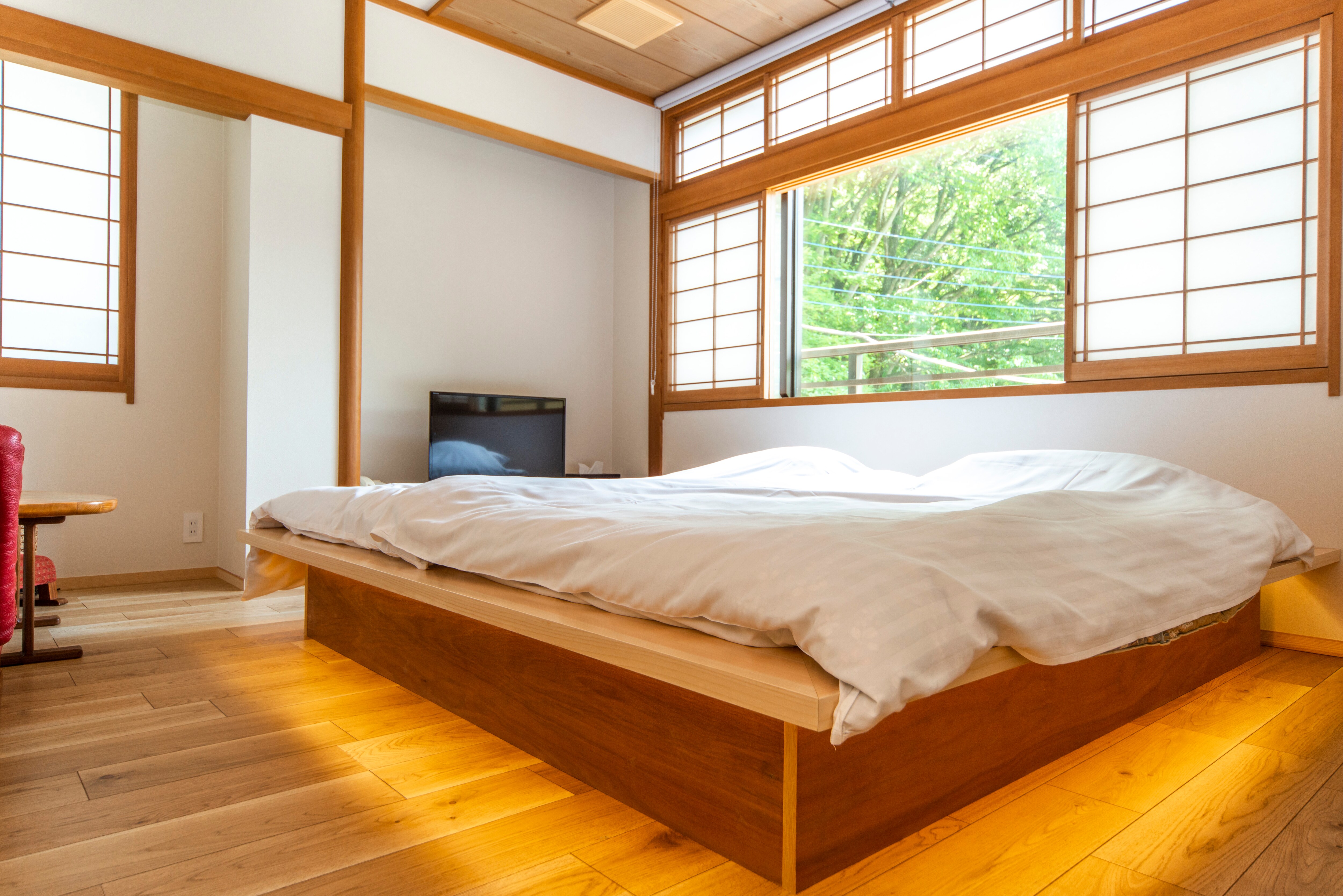 305 Corner Room
