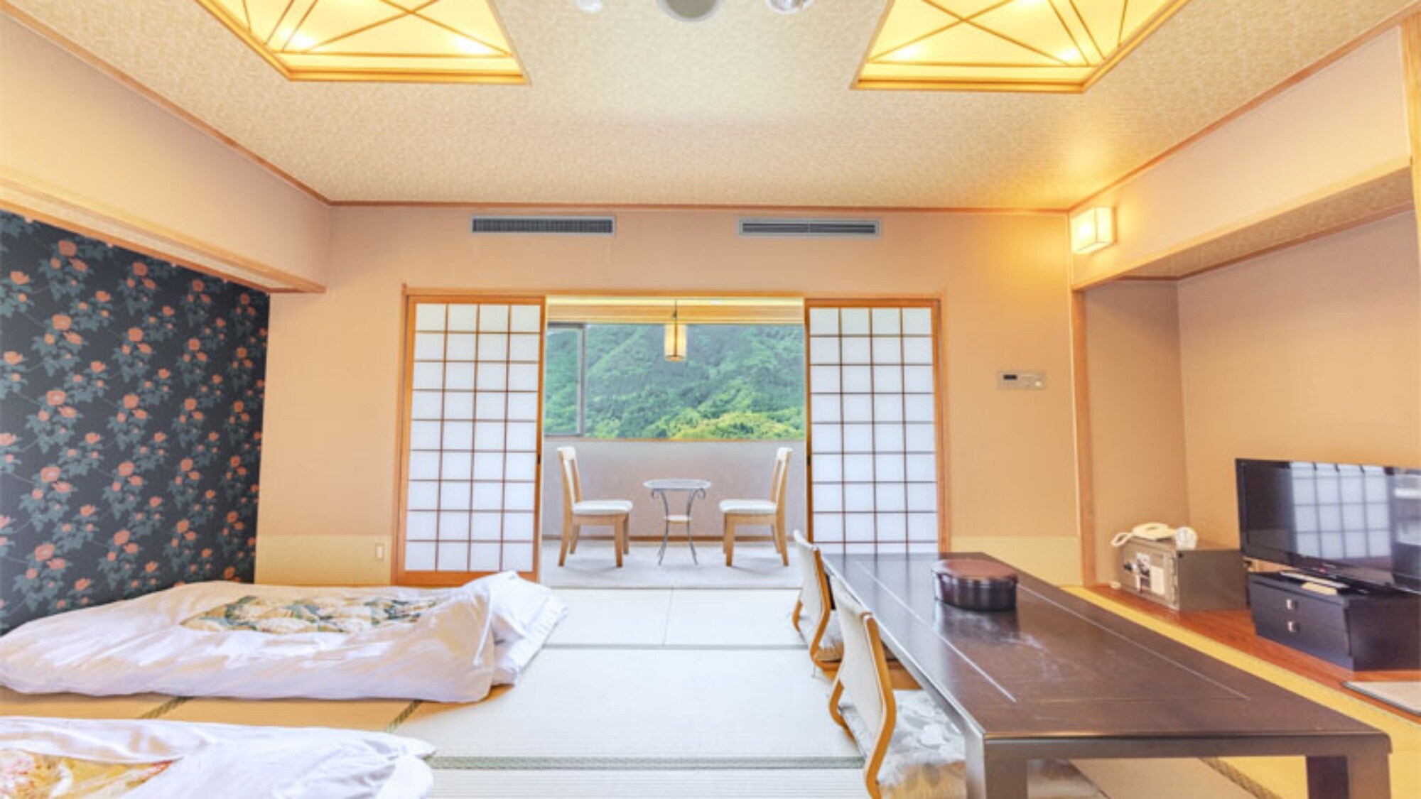 *[Ví dụ về phòng kiểu Nhật] Chúng tôi có phòng đơn với 12 chiếu tatami và phòng đôi với 6 chiếu tatami.