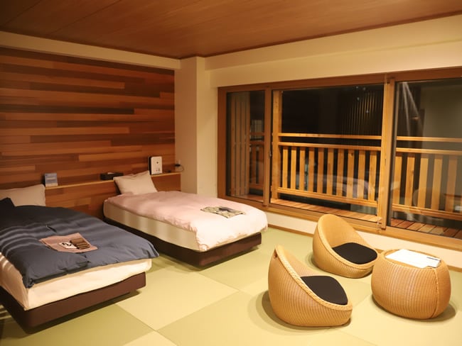 [บ้านชินาโนะ/ยูกิฮานะ] ห้องคู่พร้อมอ่างอาบน้ำที่บ่อน้ำพุร้อนชื่อดังระดับโลก "ชินยู"