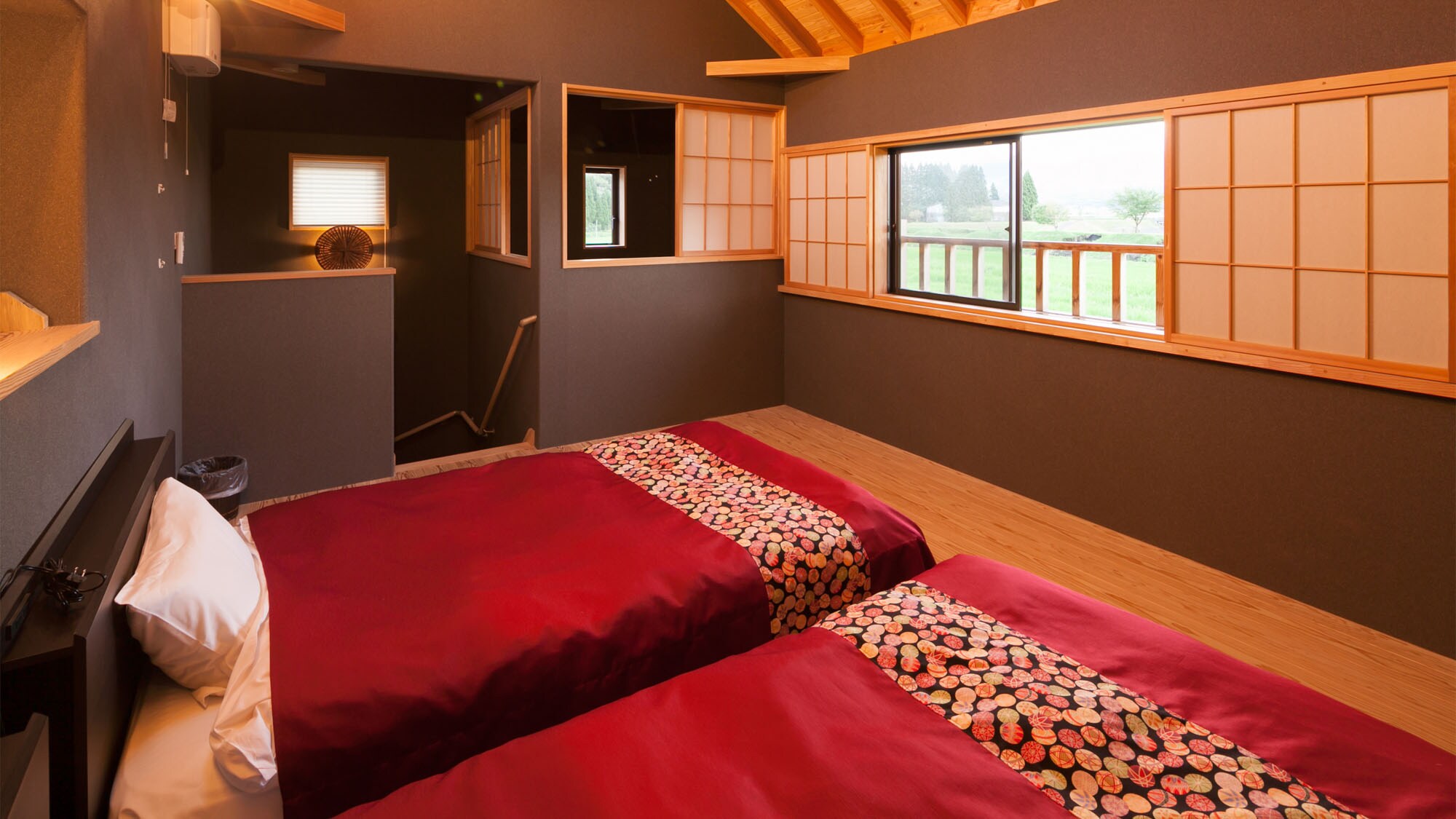 Kamar bergaya Jepang-Barat dua lantai yang terpisah (Shichinosho)