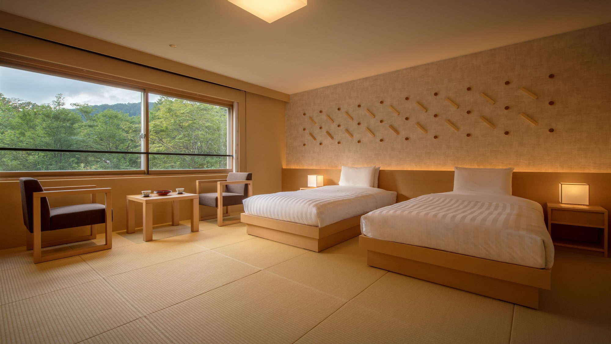 [Renewal Japanese-style twin room] Renewal to a tatami and bed room using Akita cedar.