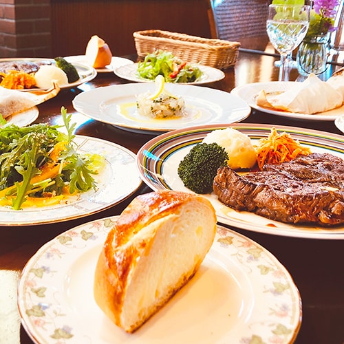 ・Homemade dinner by the owner who is particular about local souvenirs