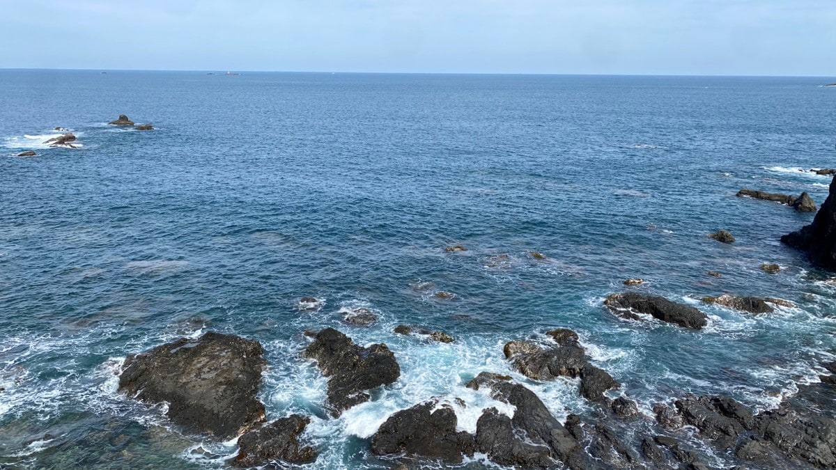 Pemandangan Samudra Pasifik dari kamar Nisshokan