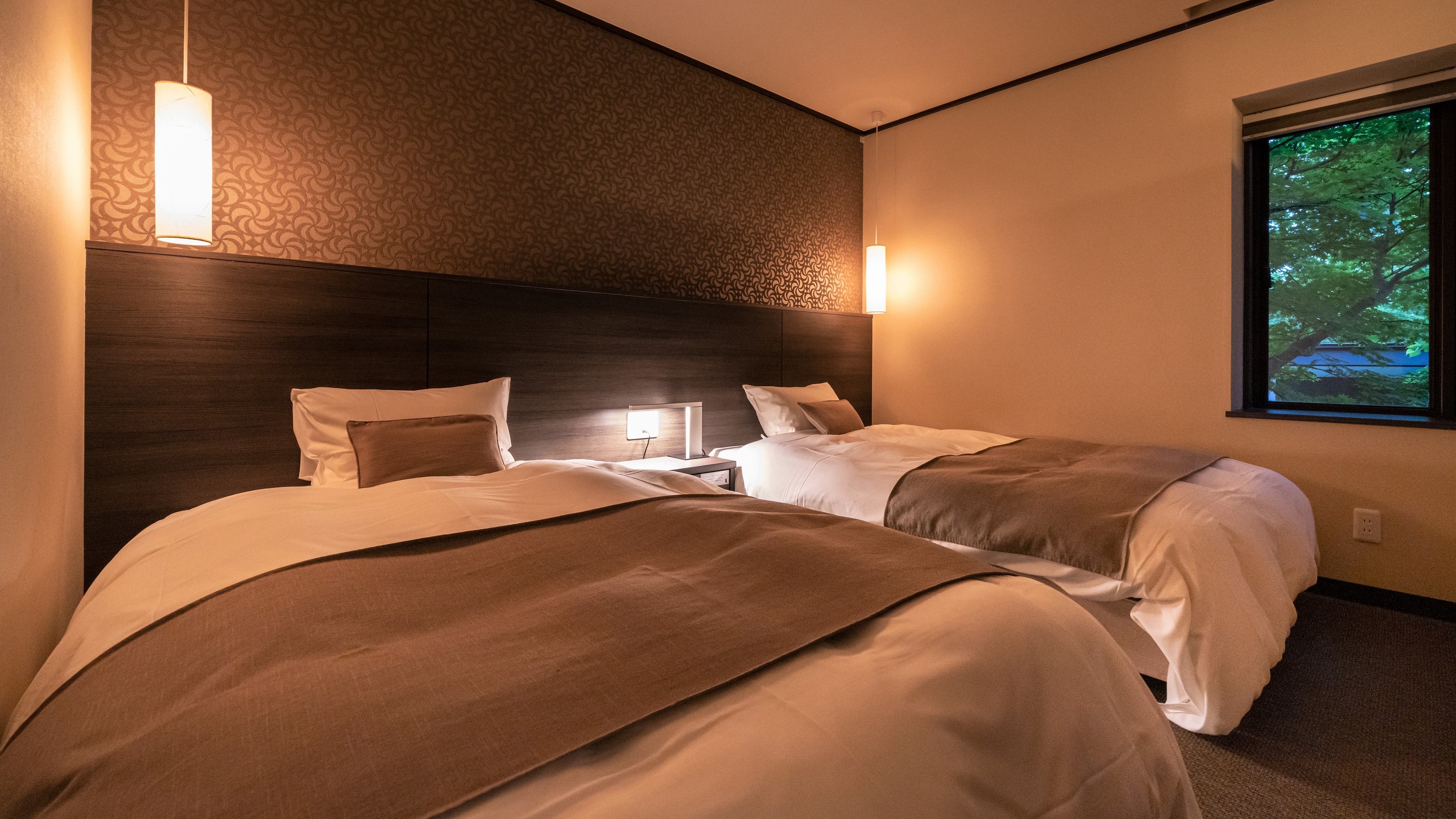 [Premium Japanese and Western rooms] You can use it as a Hollywood twin by connecting the beds.