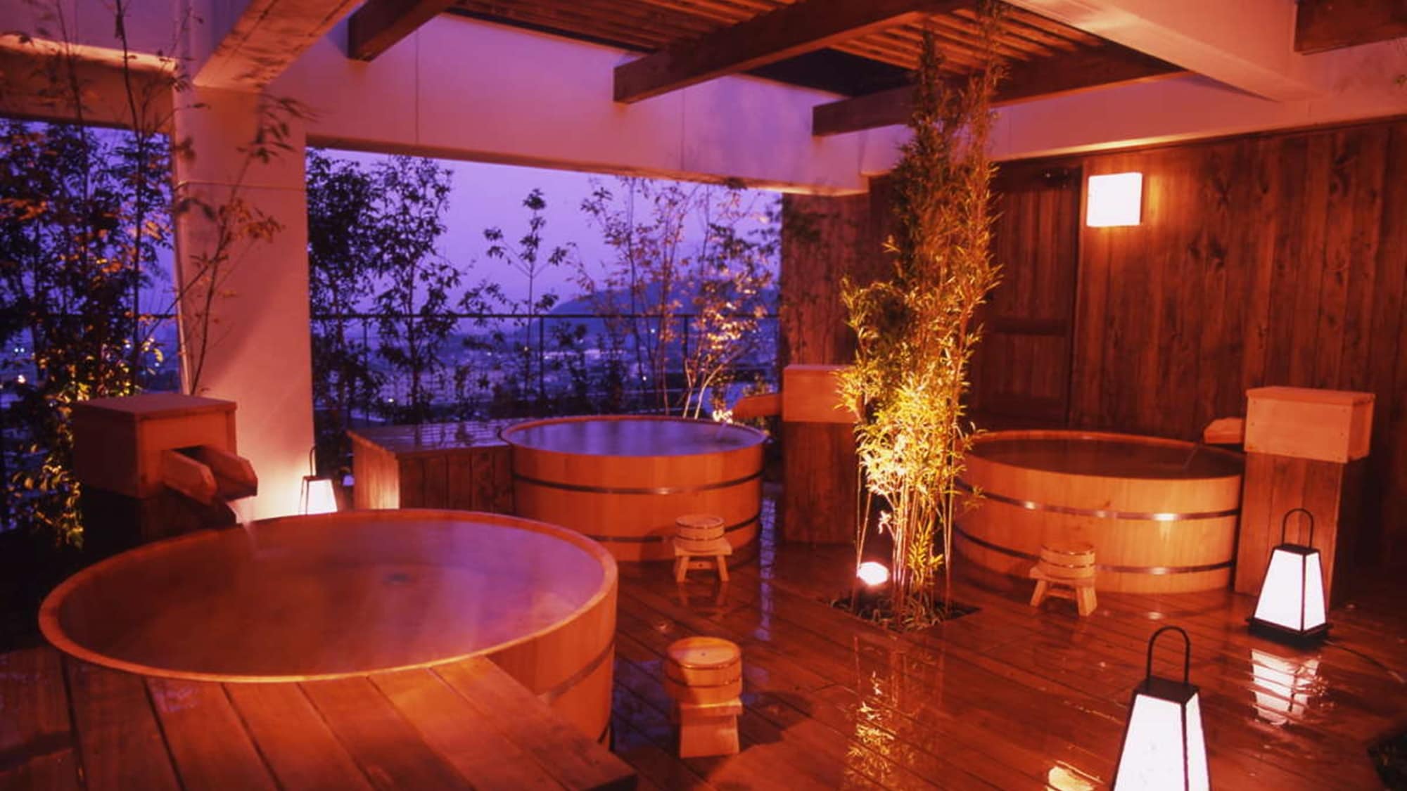 "Forest of the Sky" open-air observation bath/overlooking the Beppu nightscape *Image for illustrative purposes only