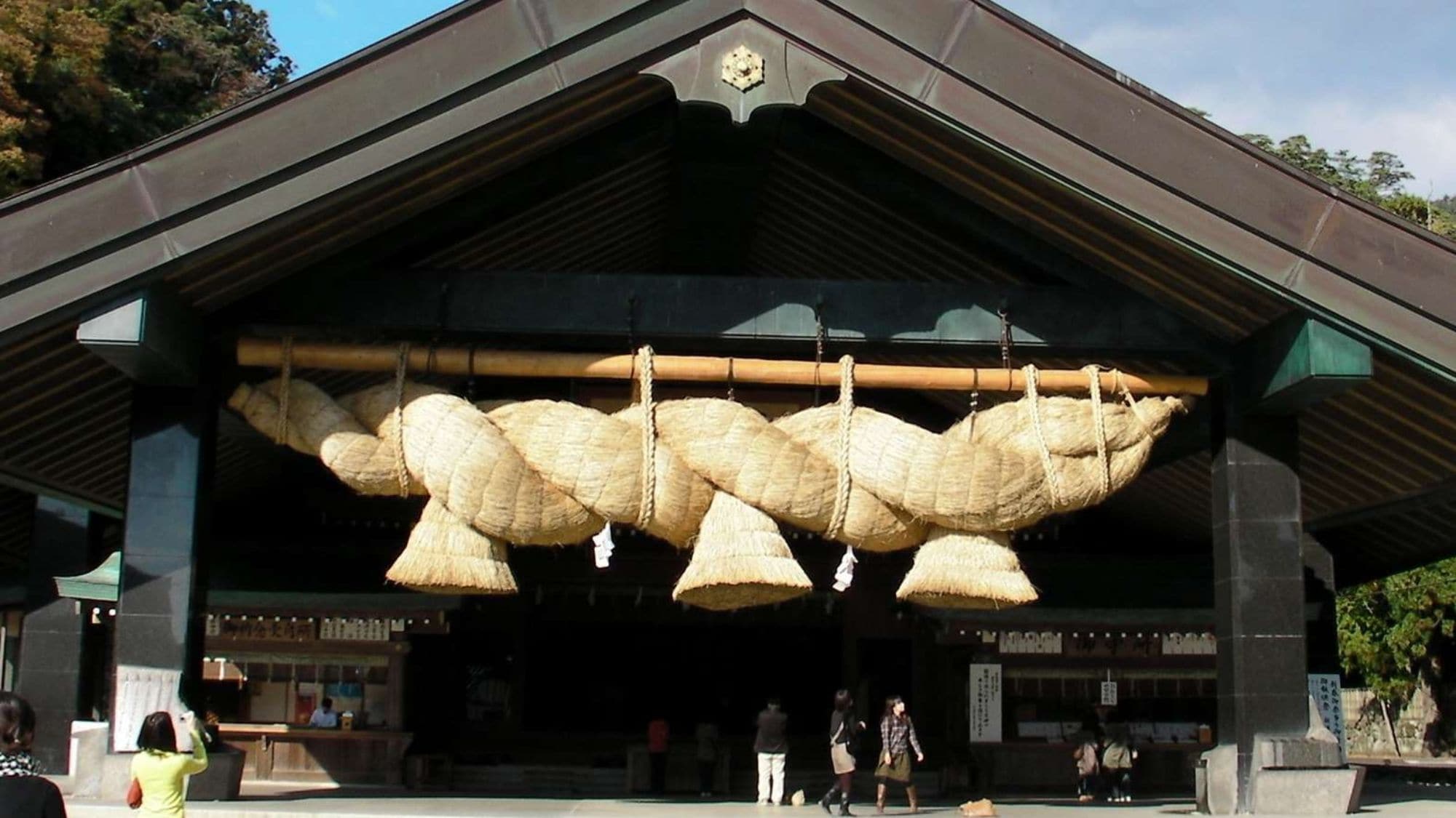 If you come to Shimane Prefecture, please be sure to visit Izumo Taisha Shrine. (1 hour by car from Tamatsukuri Onsen)