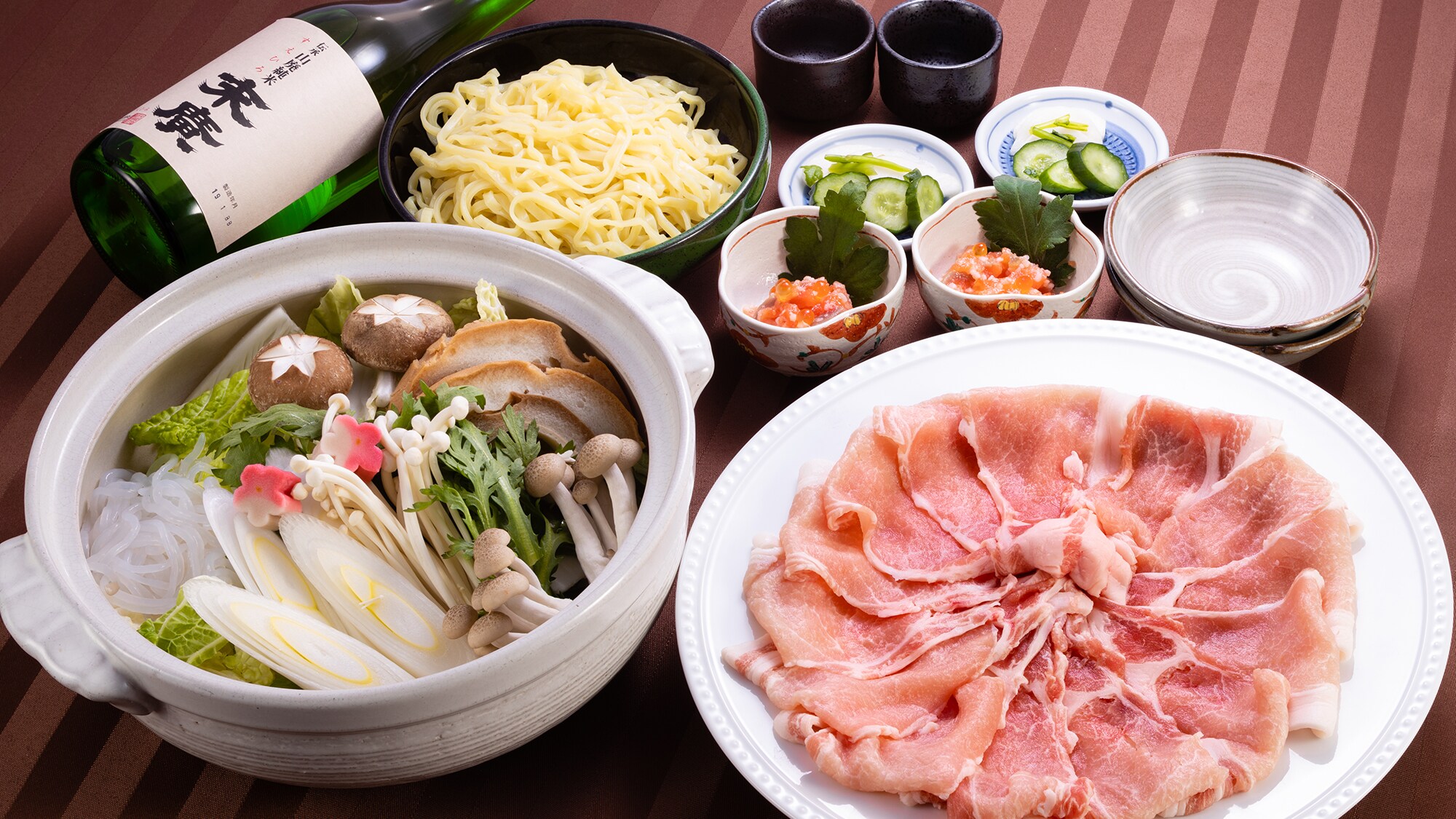 Shabu-shabu yang dibuat dengan daging babi Dataran Tinggi Hakoyama edisi terbatas (diakhiri dengan mi)