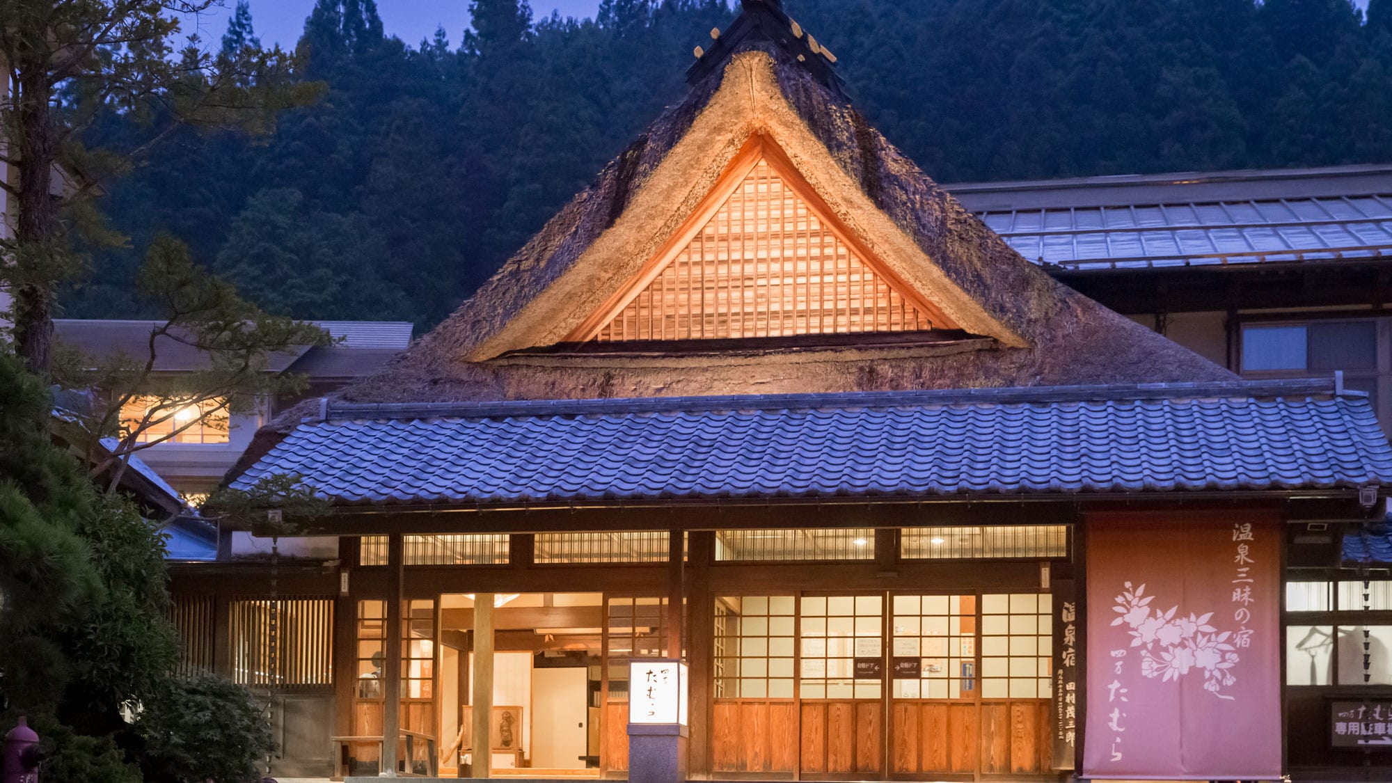 黄昏时的田村山墙入口
