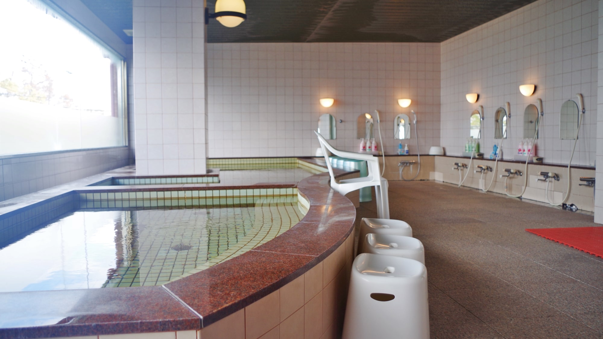 *[Women's Bath] ~ Atami Izuyama Onsen ~ A large bath with a panoramic view of Lake Biwa!