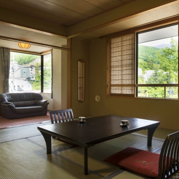 [Japanese-style room corner room 46㎡, 12.5 tatami mats, capacity 6 people] Located in the corner room on each floor, a Japanese-style room with a bath where you can enjoy the view of Zao