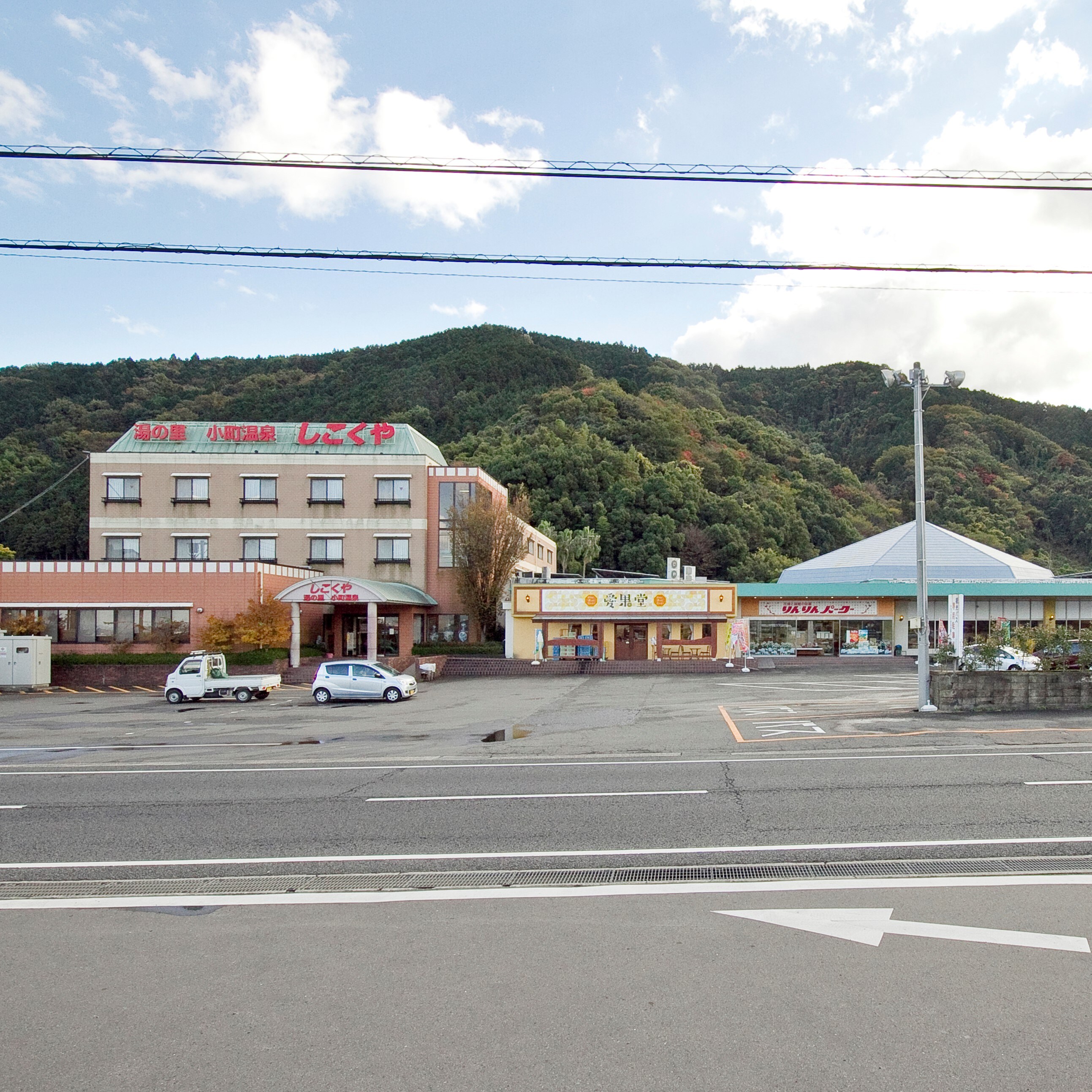 Rinrin Park-front parking lot