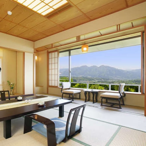 [Top floor of the East Building, 12 tatami Japanese-style room, enjoy a grand panorama of Joshu!] The room features large windows with no obstructions to the view.