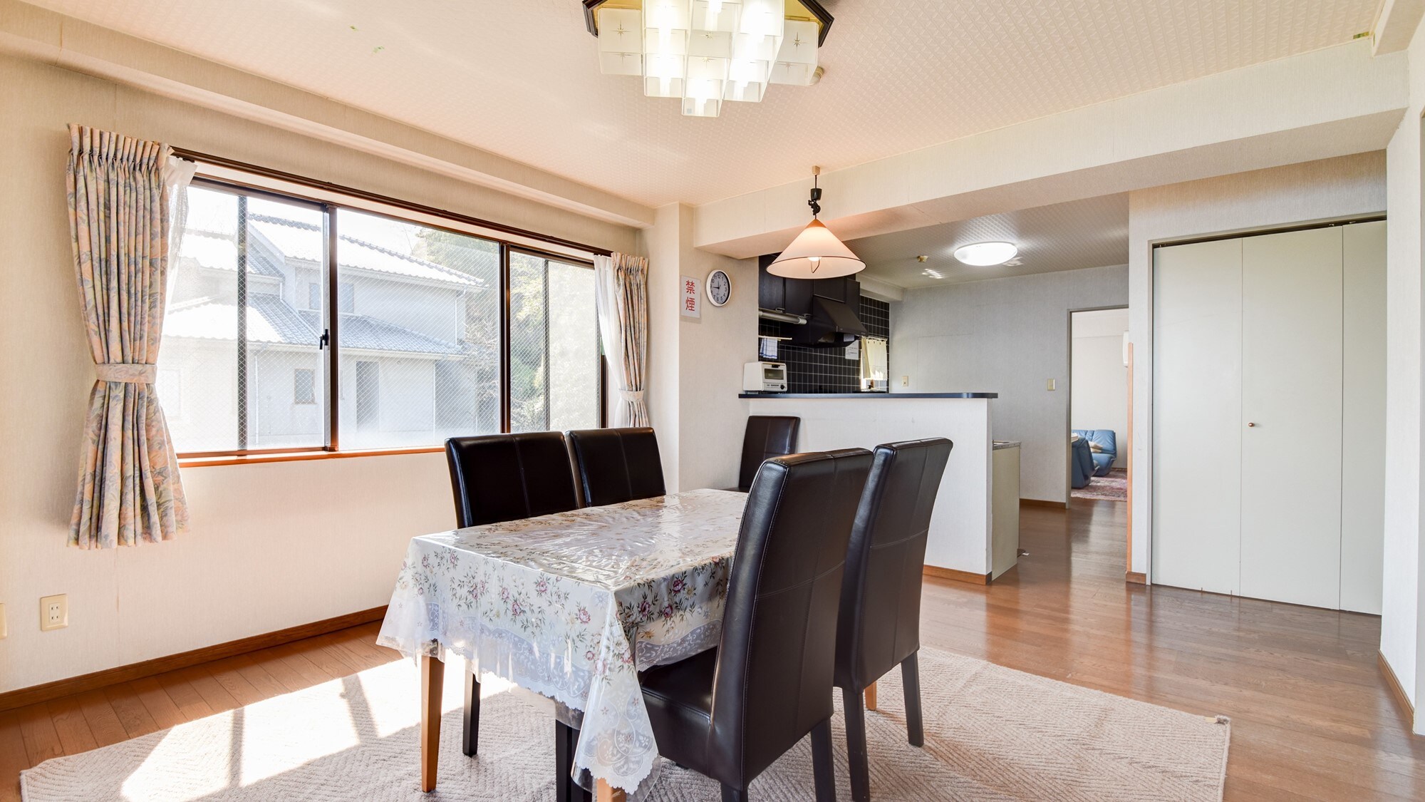 *Example of a guest room: Main building guest room 2LDK with a bright and spacious living room.