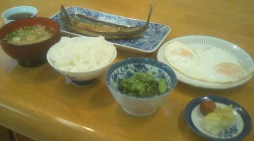 早餐每天500日元（B）