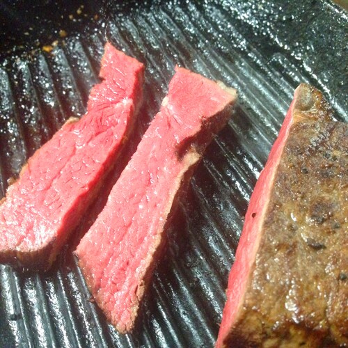 *[Dinner/Example of meat dish] Cooking rare cut of Hachimantai beef, ichibone.