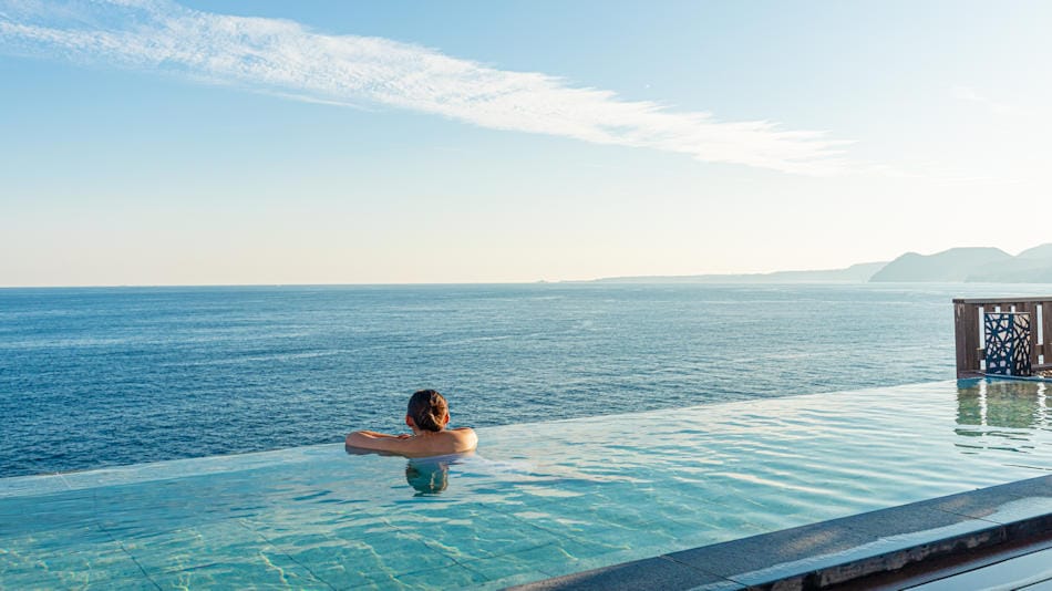 While looking at the ocean from the open-air bath "Aozora Sora"
