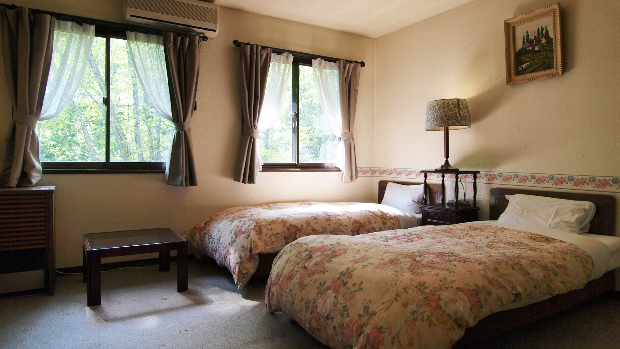 *[Western-style Twin Room] A 10m2 Western-style twin room with two single beds.