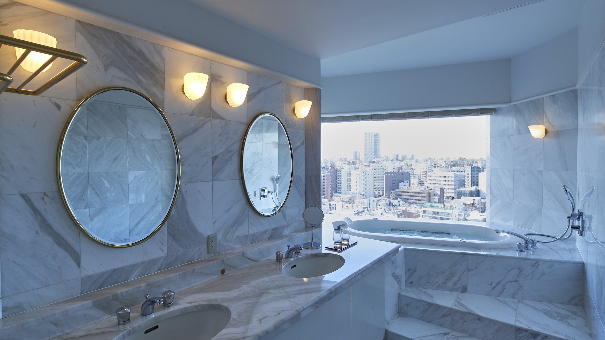 Luxury room view bath
