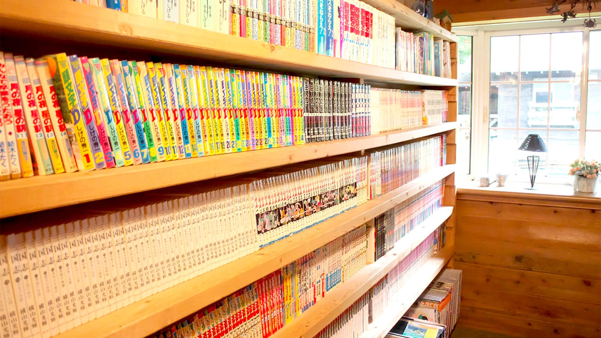 ・ Many nostalgic manga are available. You can read it slowly in your room.