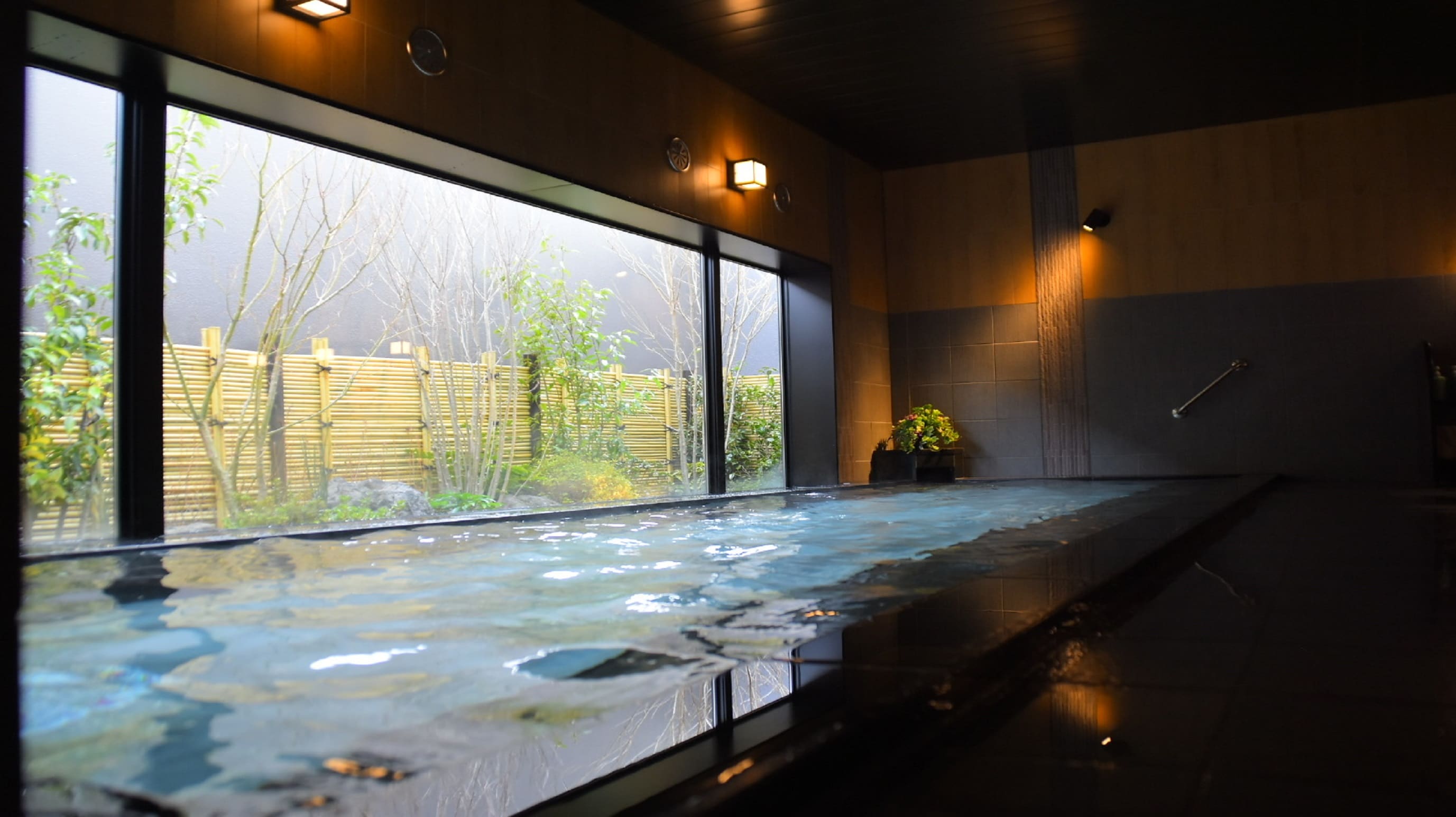 Men's and women's artificial hot spring baths [business hours 15: 00-2: 00, 5: 00-10: 00]