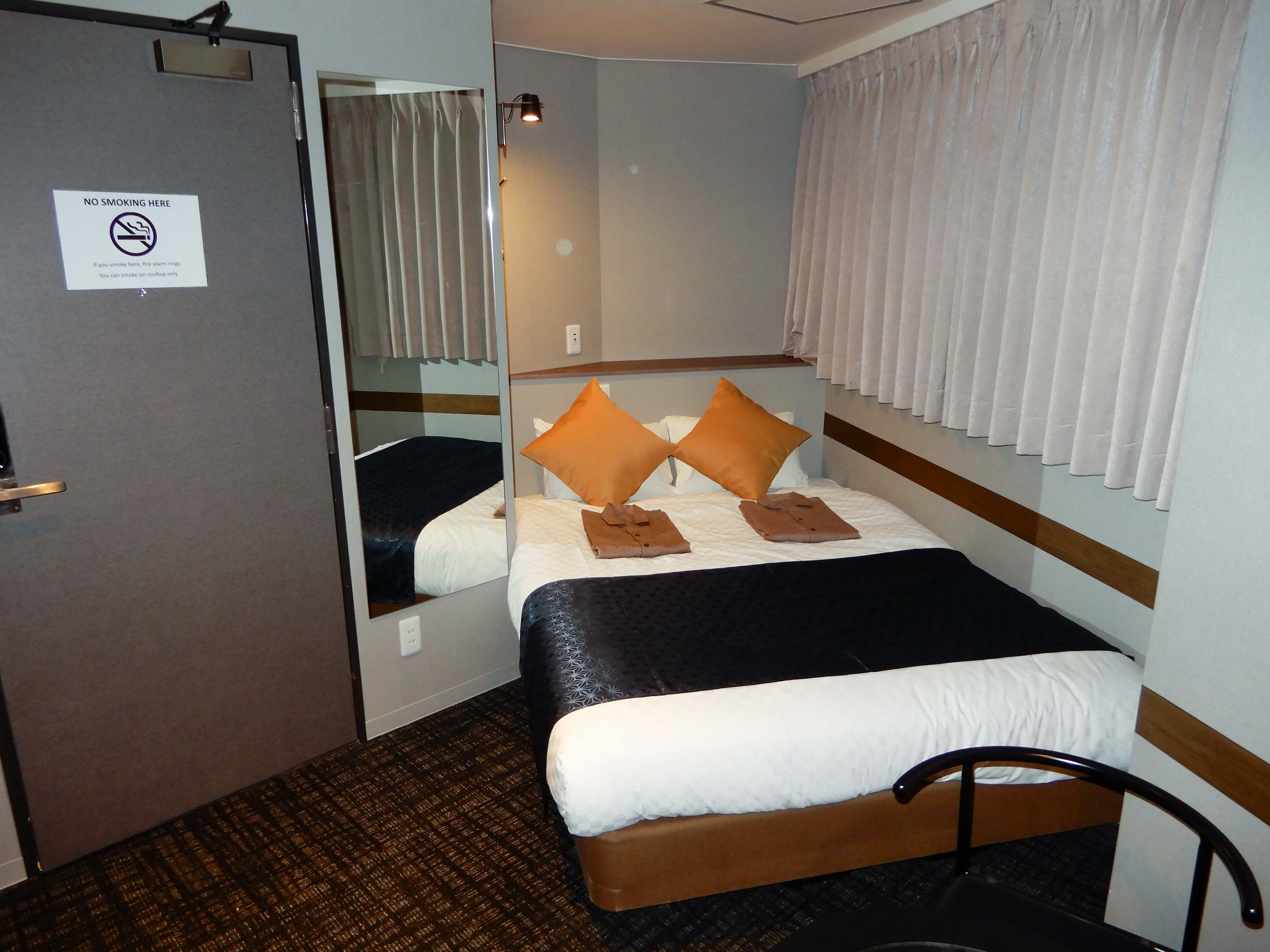 Kamar Double Standar