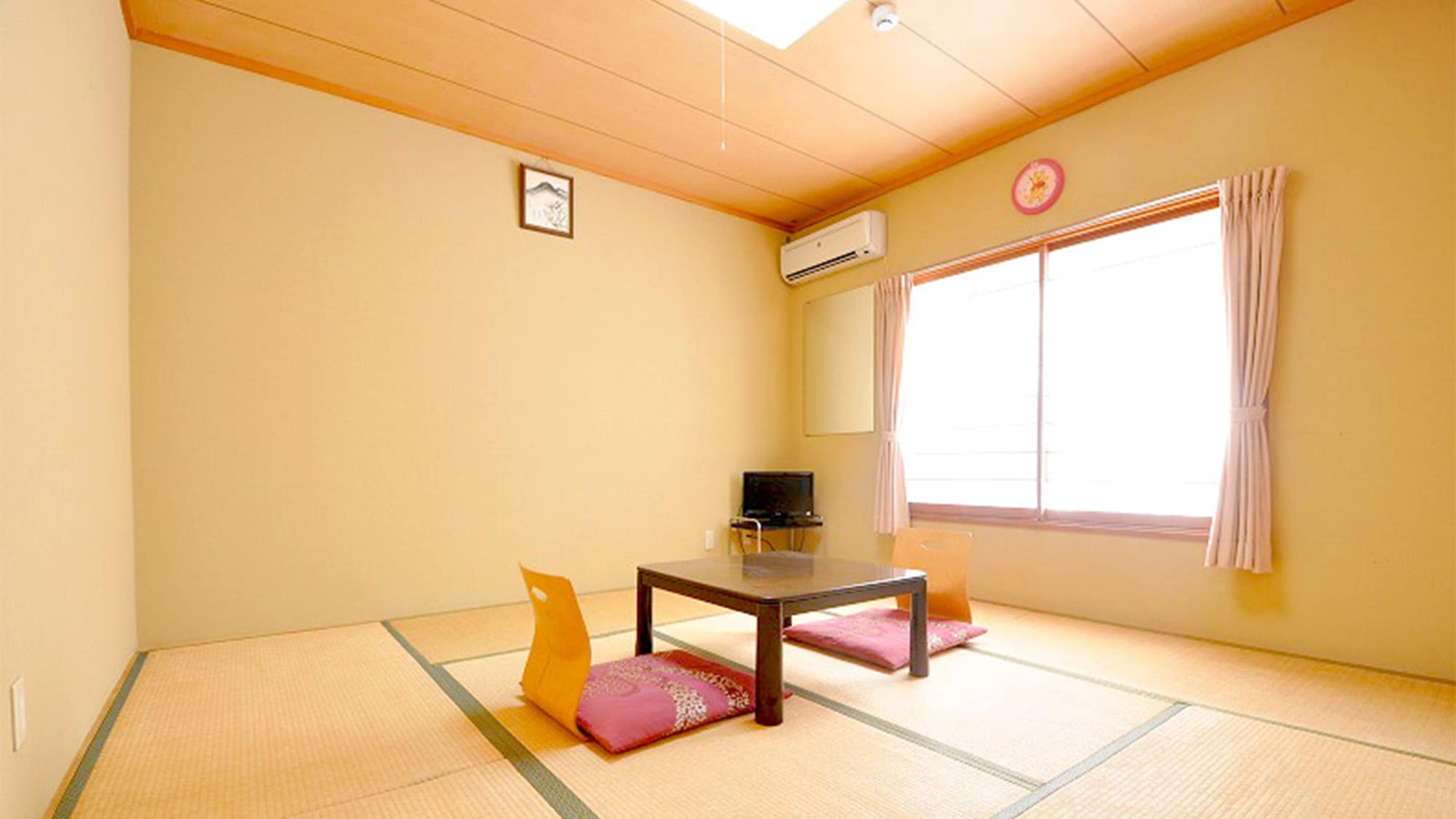 ・[Example of a Japanese-style room with 8 tatami mats] Relax and unwind in the tatami room.