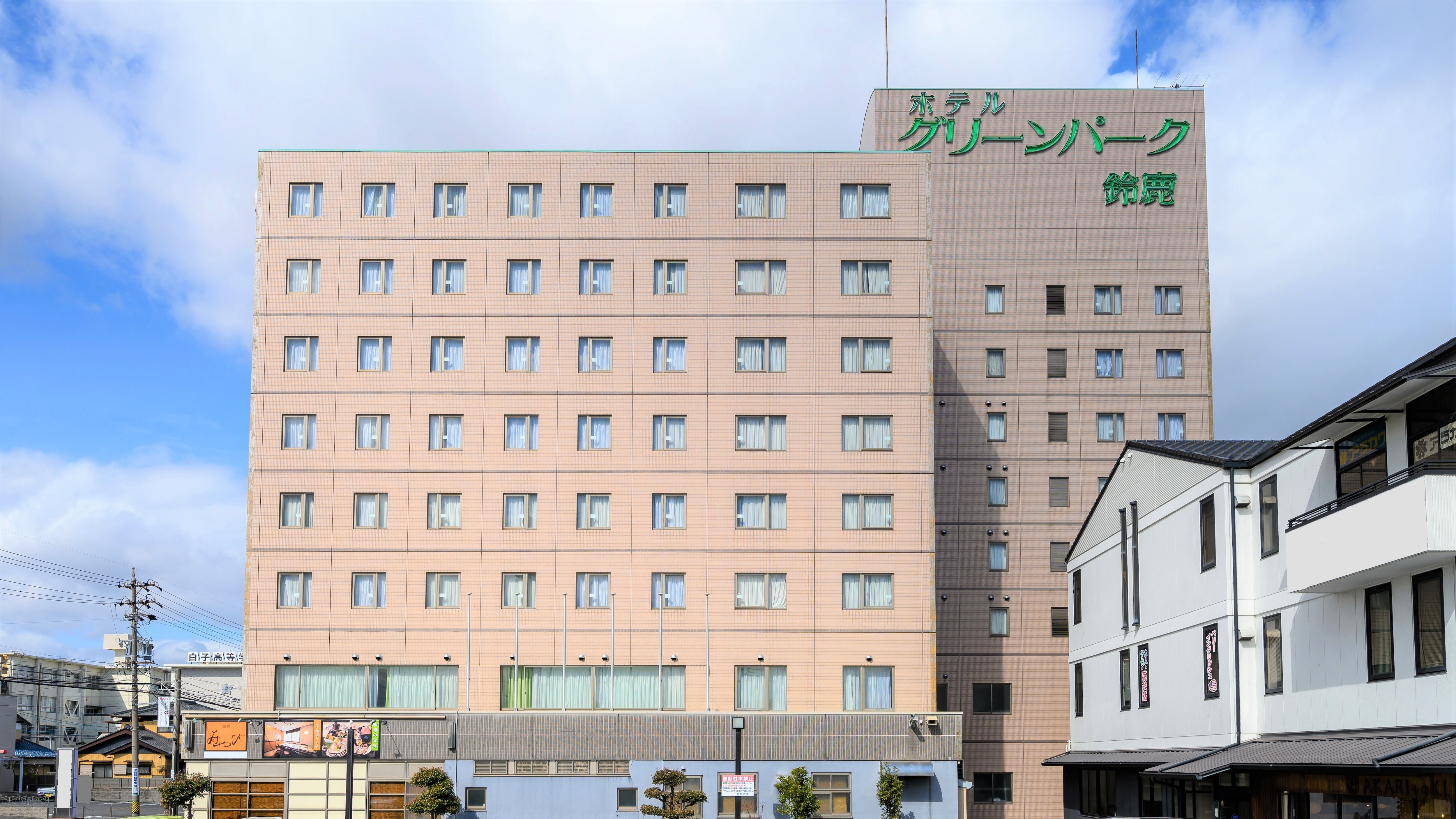 [Hotel exterior]