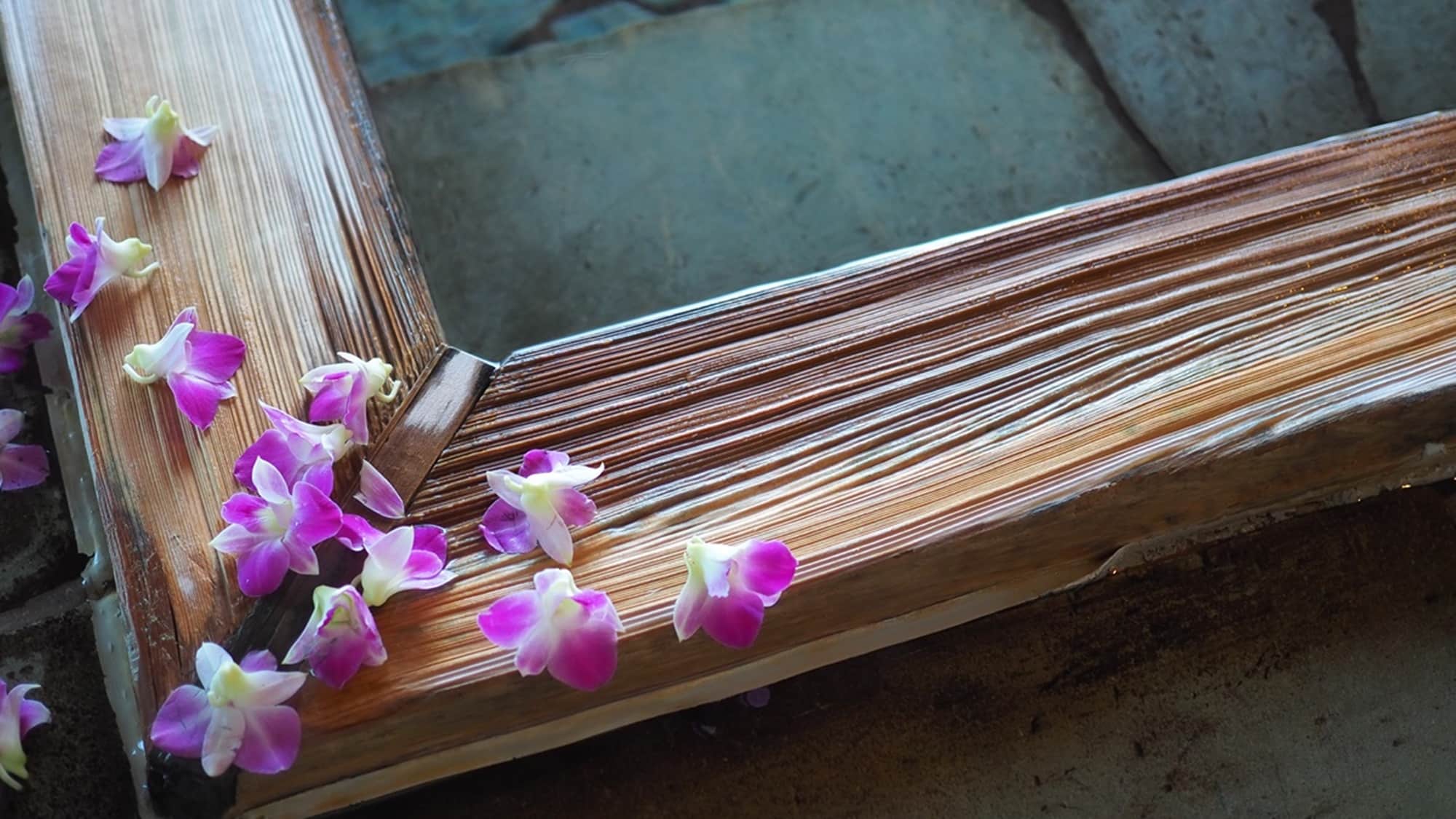 Immersing yourself in the hot springs with colorful flower petals will not only beautify your body but your mind as well.