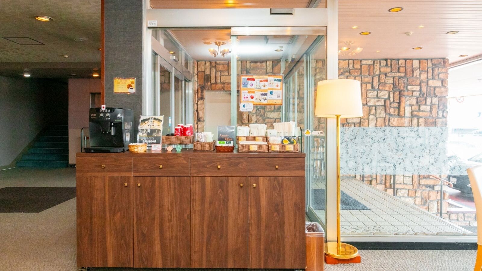 【餐饮设施】我们以自助餐形式提供。