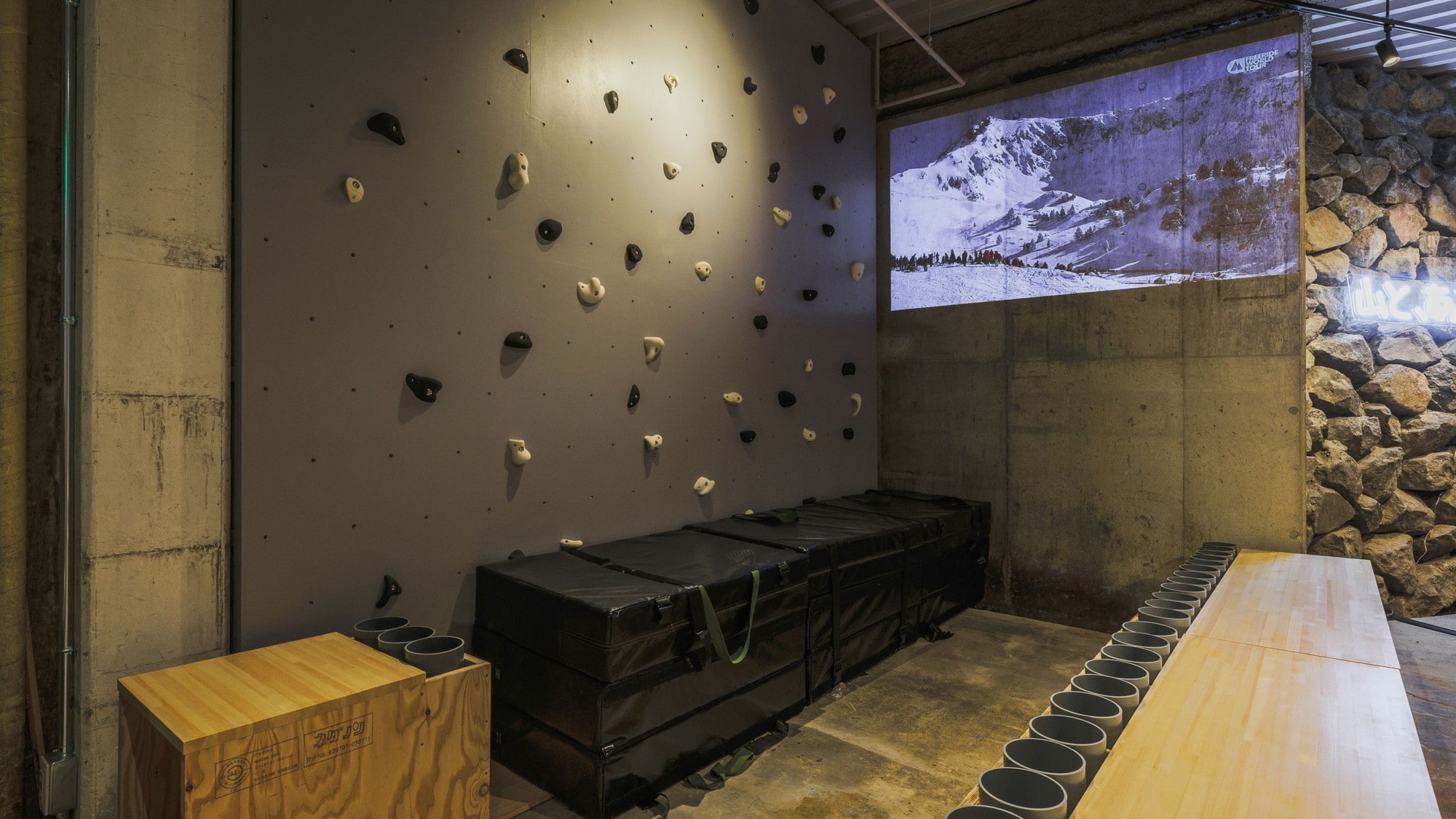 [Winter-only skiers' lounge] Enjoy a luxurious snow resort experience at JURIN, with the slopes right in front of you