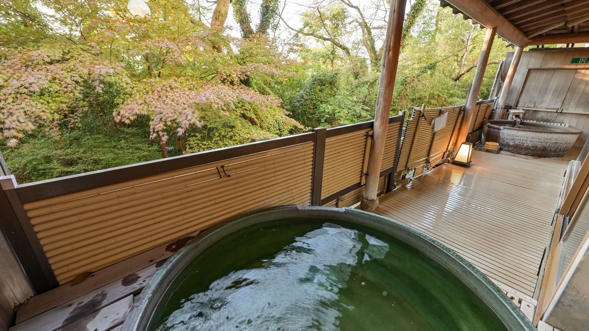 bồn tắm lộ thiên