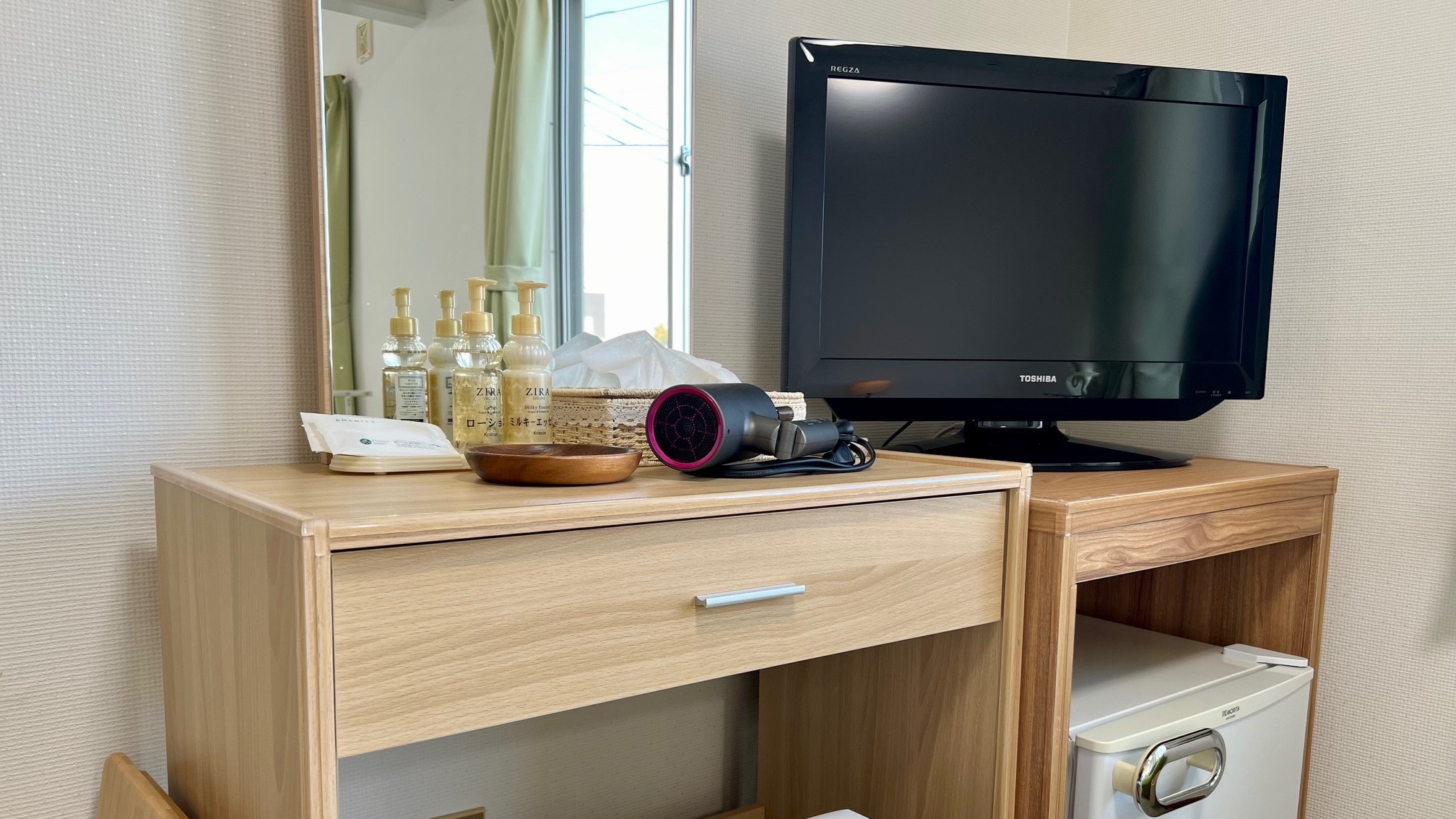 Equipped with dressing table, TV and refrigerator