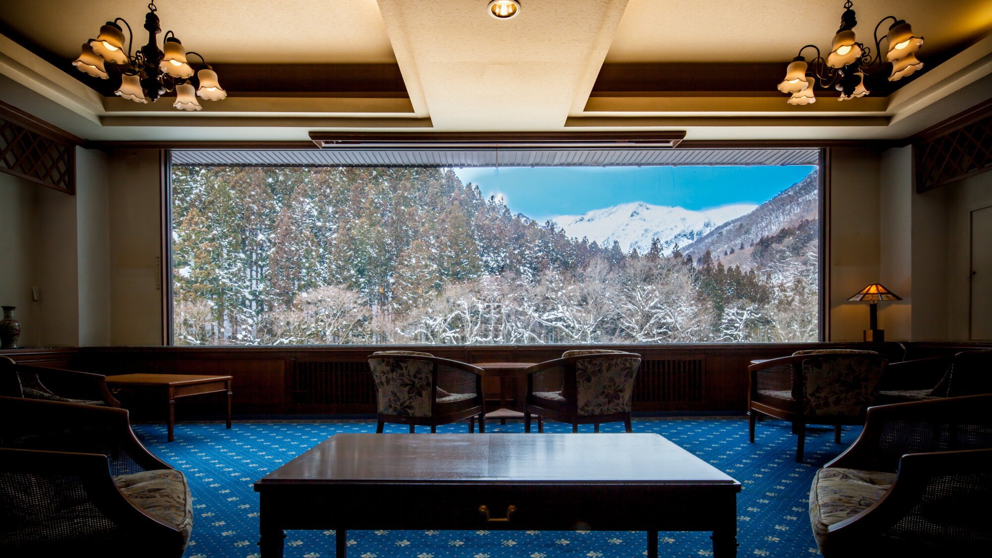 [Observation Lounge] You can enjoy the magnificent snow-capped Mt. Tanigawa until mid-April