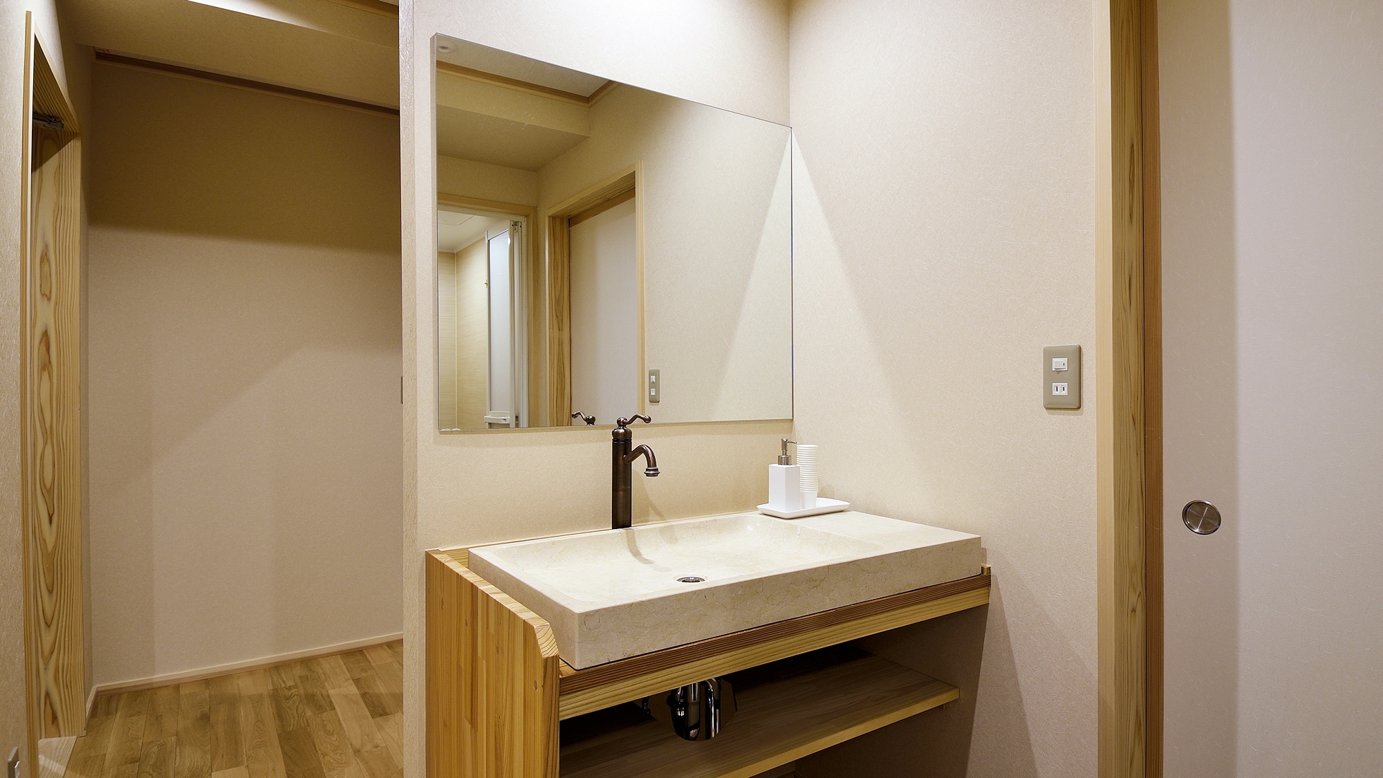 Annex [Deluxe Japanese-Western Room] Yuri/Sakura/Japanese-style room 12 tatami mats + twin