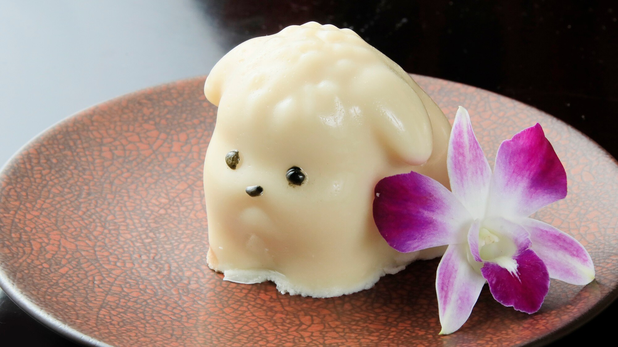 The hotpot comes with dog-shaped collagen jelly. *Image shown
