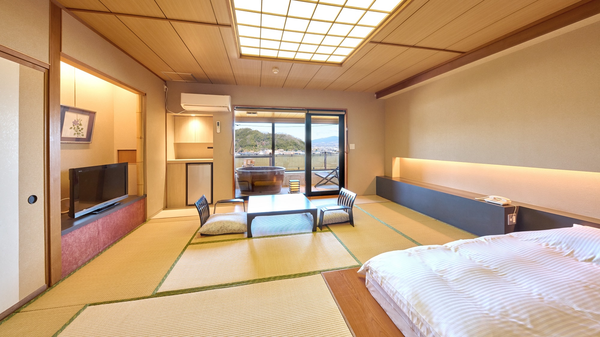 帶半露天浴池的高級房，可欣賞富士山美景