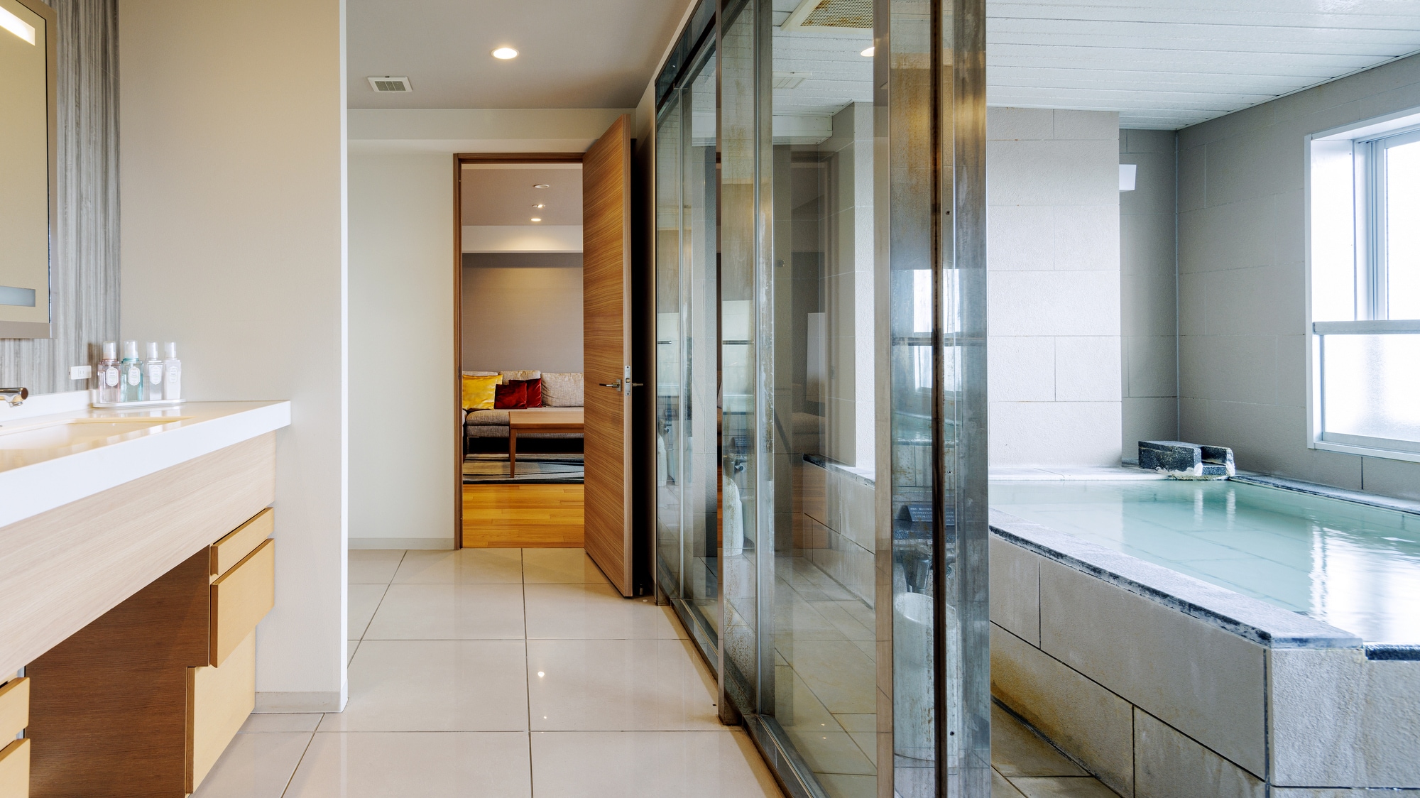 [Ví dụ về suite ở tầng trên cùng] <Heisei Modern> Thư giãn trong khi tận hưởng khung cảnh nổi bật đặc trưng của tầng trên cùng trong bồn tắm quan sát