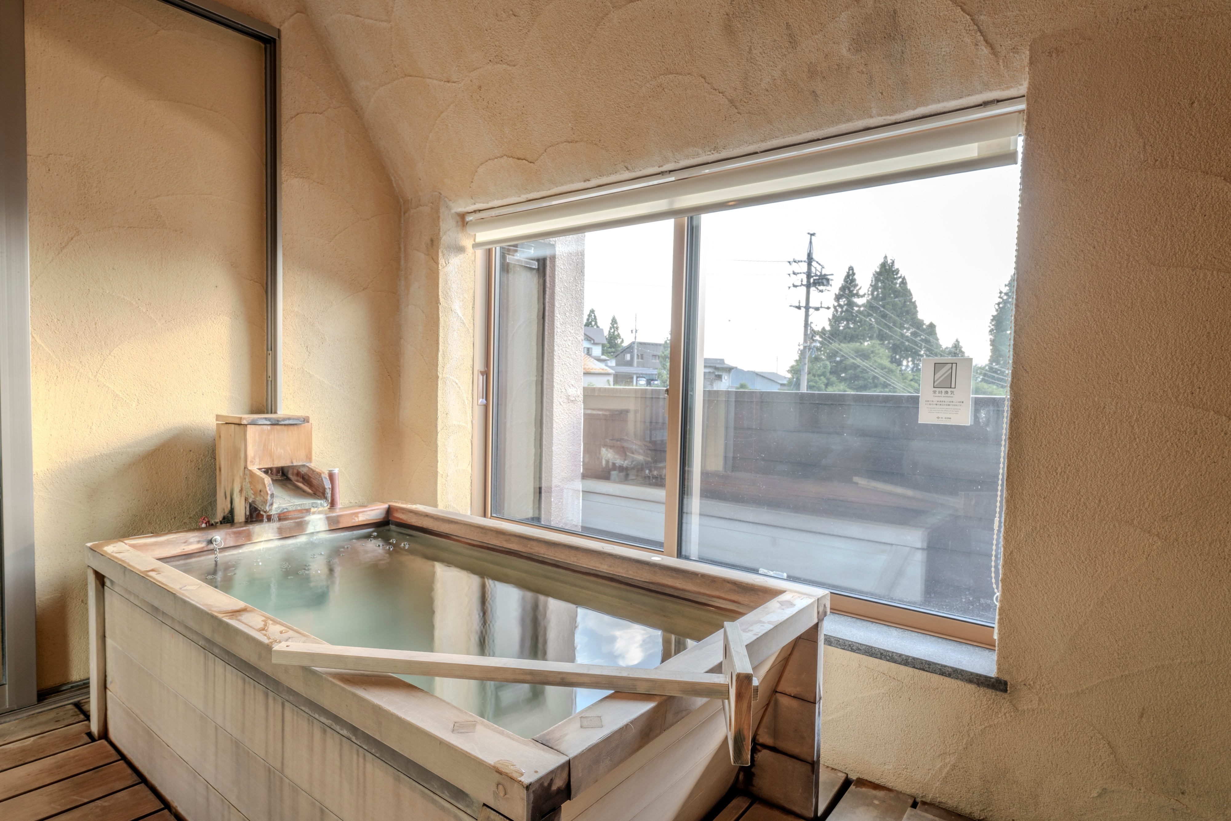 【信浓亭/雪花】世界闻名的温泉“麻汤”双人双床房