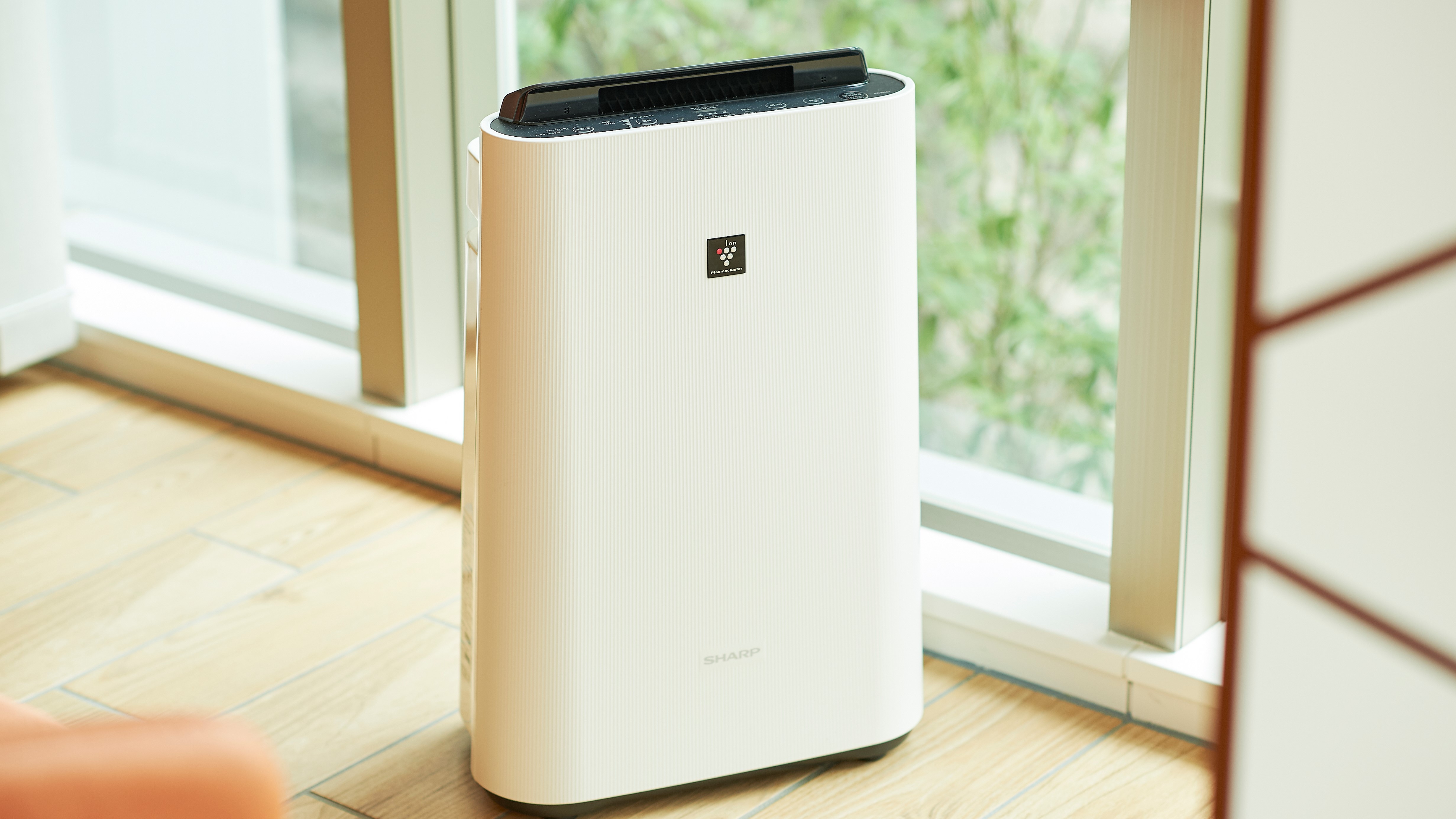 [Room equipment] Air purifier with humidification function