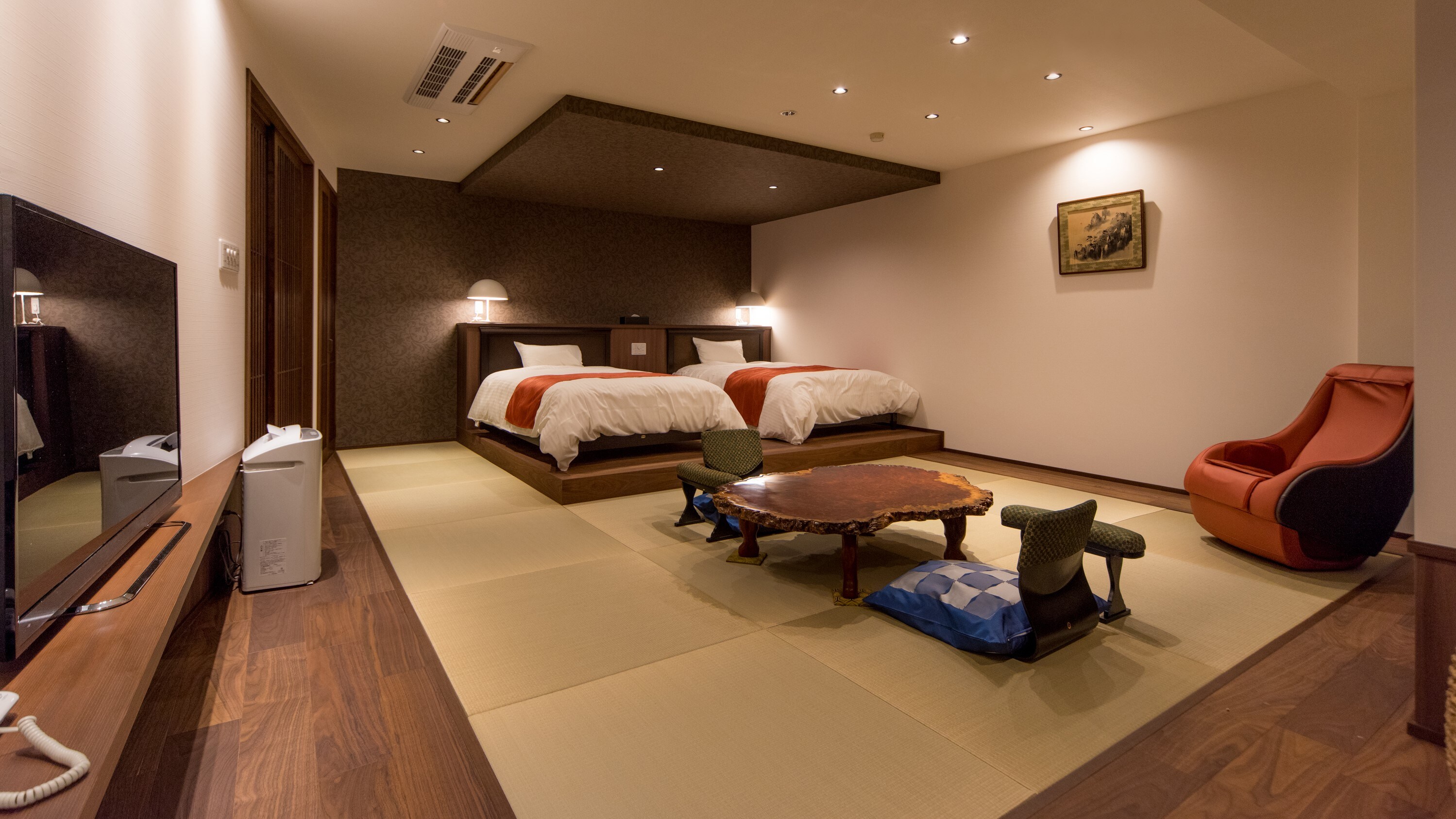 Guest room with a free-flowing hot spring bath "Karin" on the 5th floor