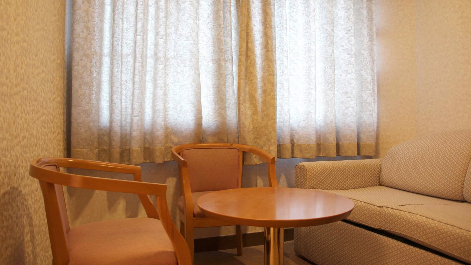 * [Twin example] A spacious twin room for 2 people.