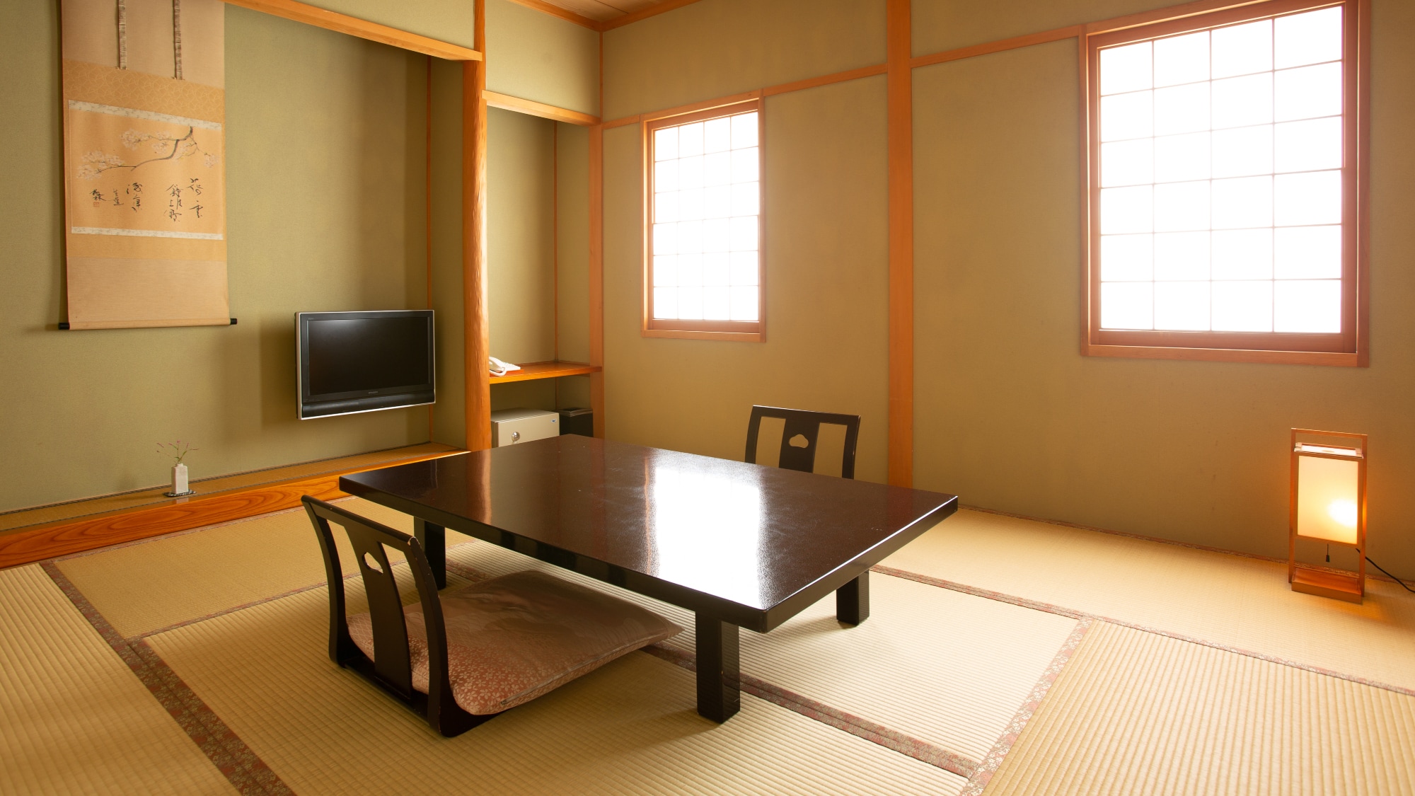 Japanese-style room on the mountain side