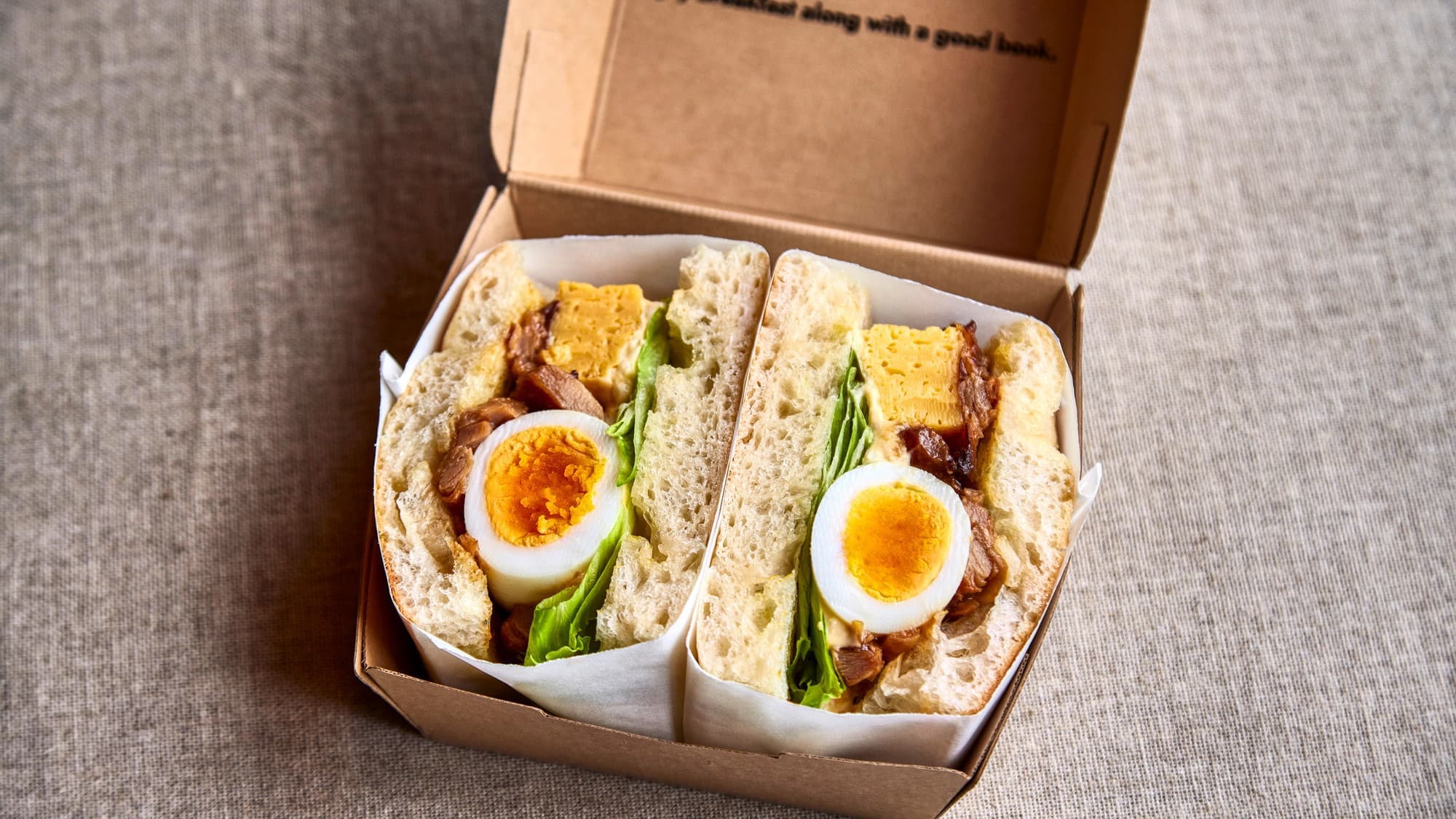 Dịch vụ giao bữa sáng | Bánh mì kẹp trứng gà (kèm súp, salad và đồ uống) *Hình ảnh chỉ mang tính minh họa.