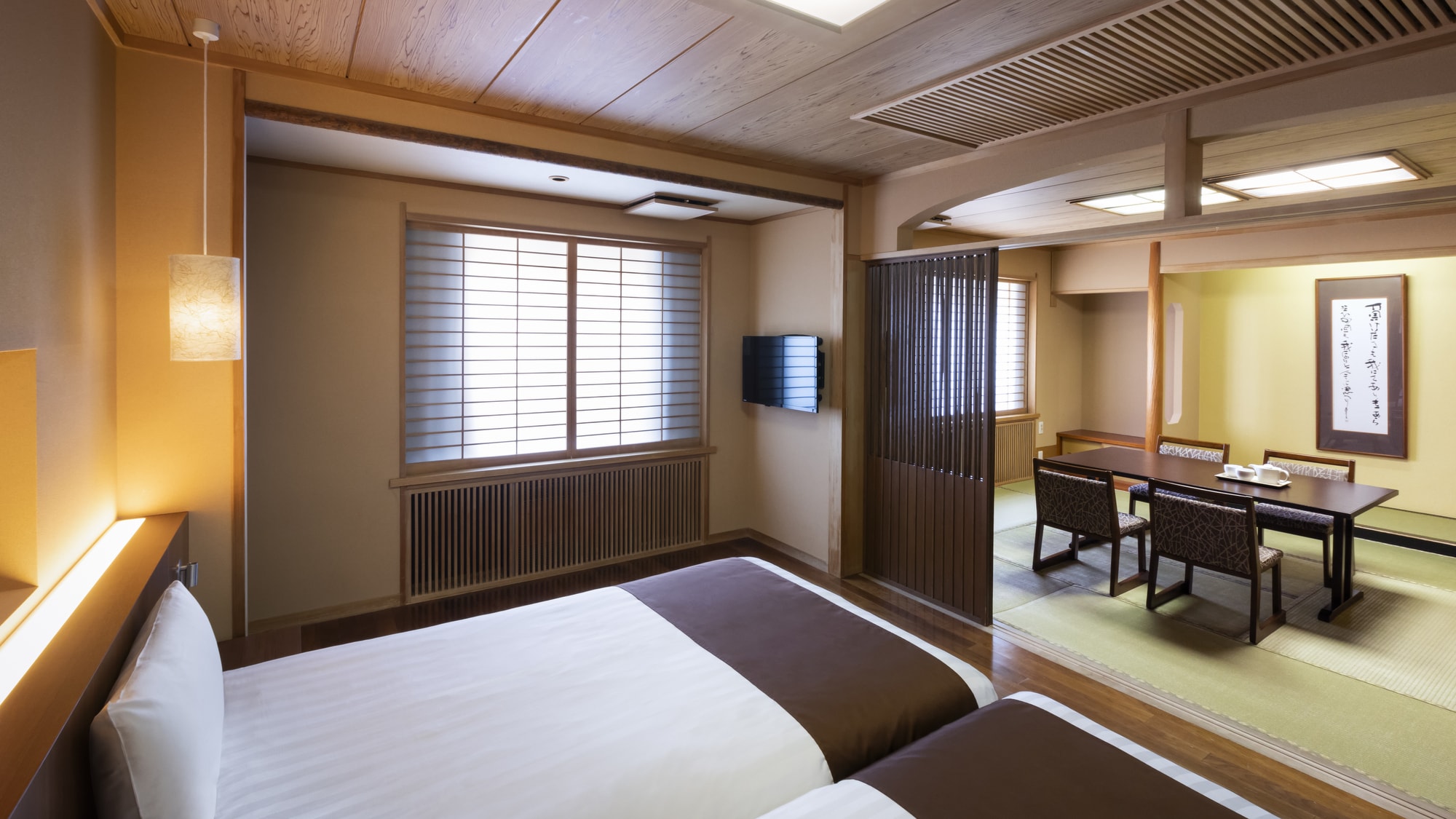 【現代日西合璧】 10張榻榻米大小的日式房間，配有雙人床（地板或榻榻米），深受各年齡層的客人歡迎。