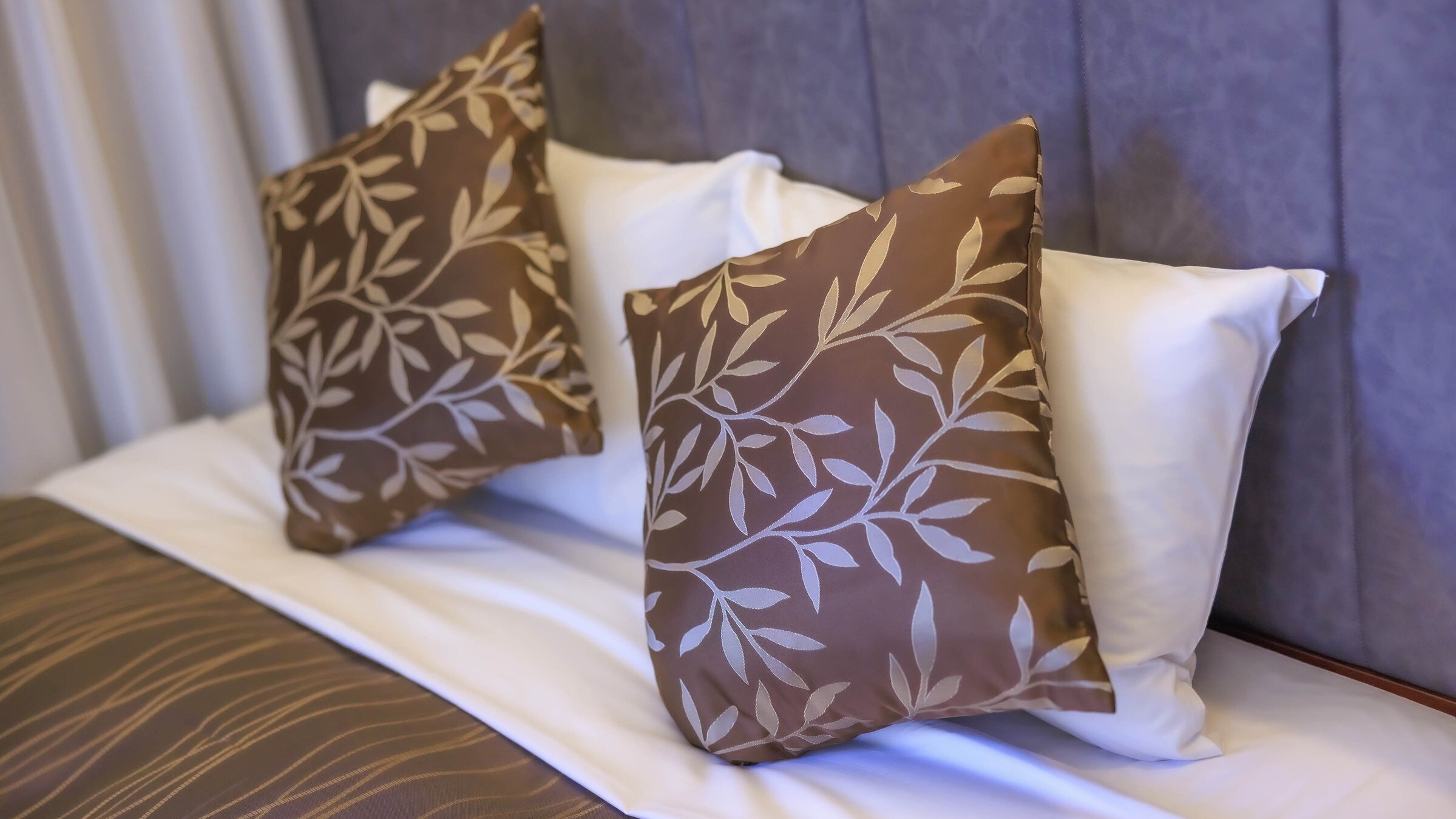 Superior double rooms also have cushions.