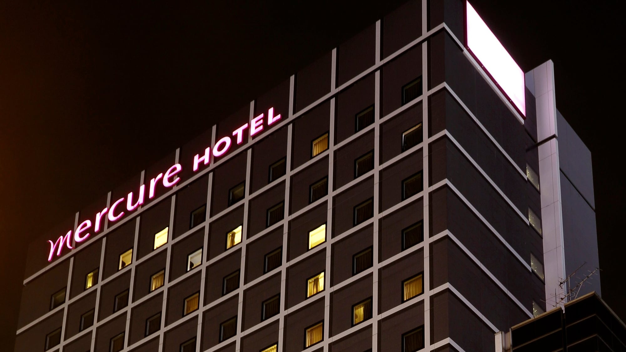 [Hotel exterior (night)]
