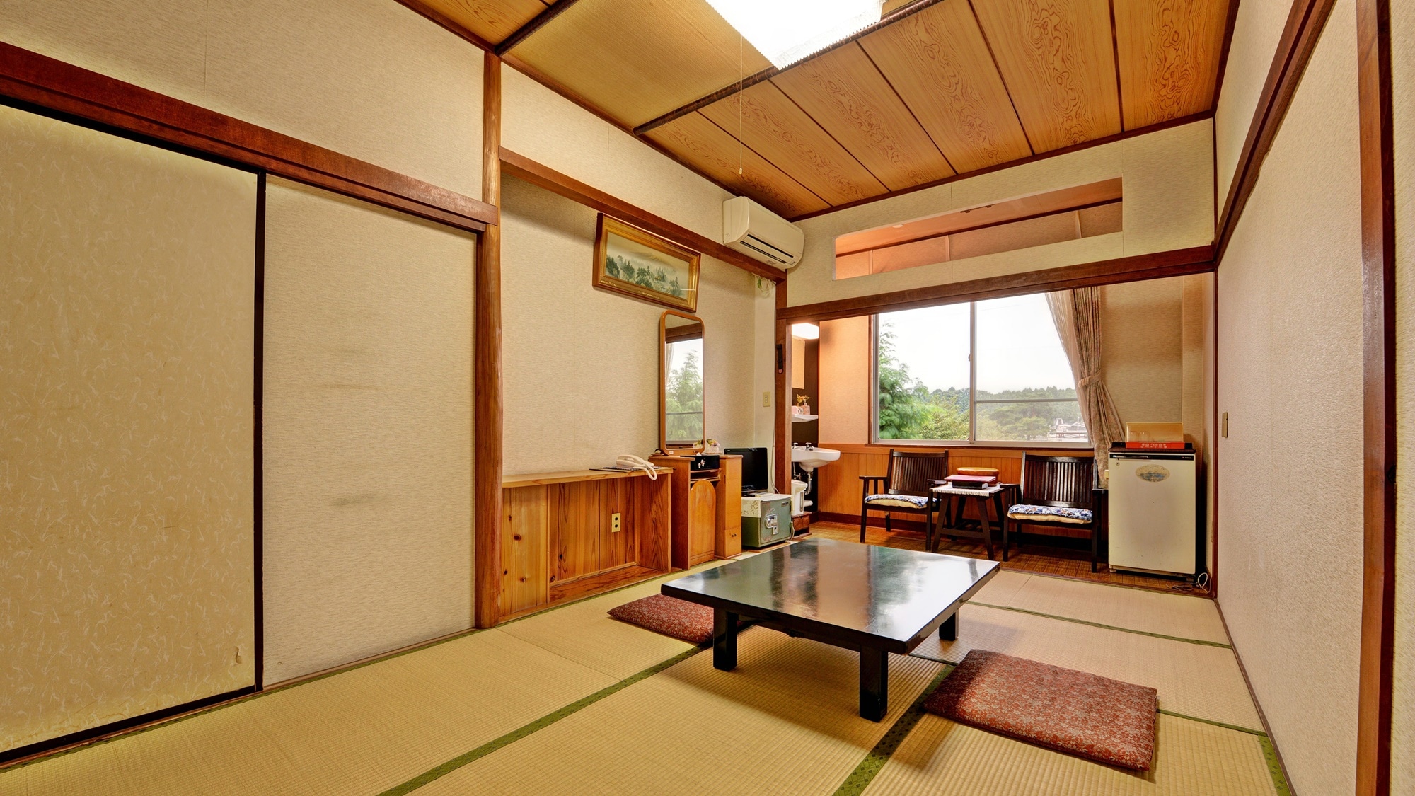 *[8 tatami Japanese-style room] Please relax in the relaxing space that only a Japanese-style room can provide.