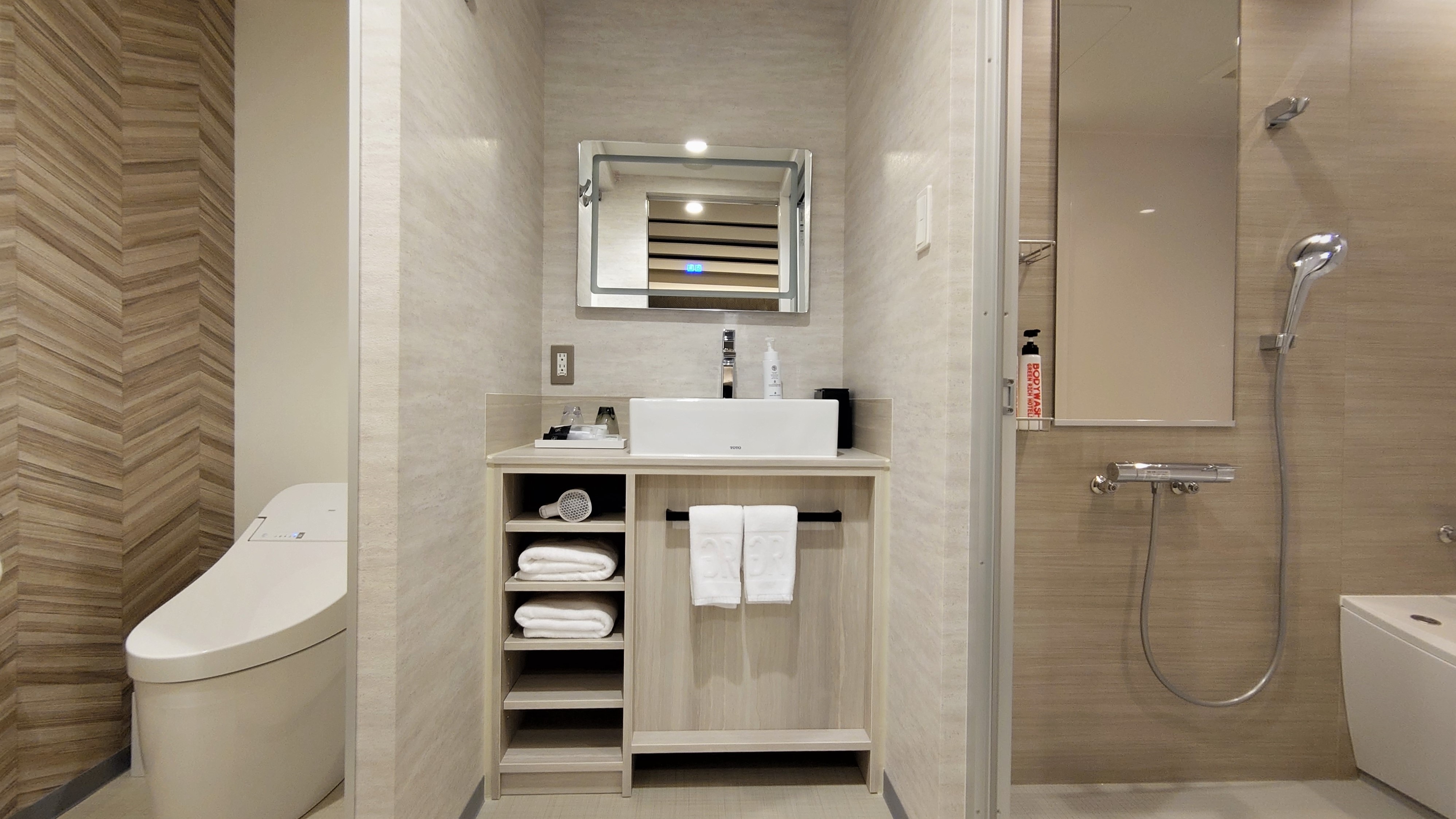 Twin unit bath (separate washbasin and toilet)