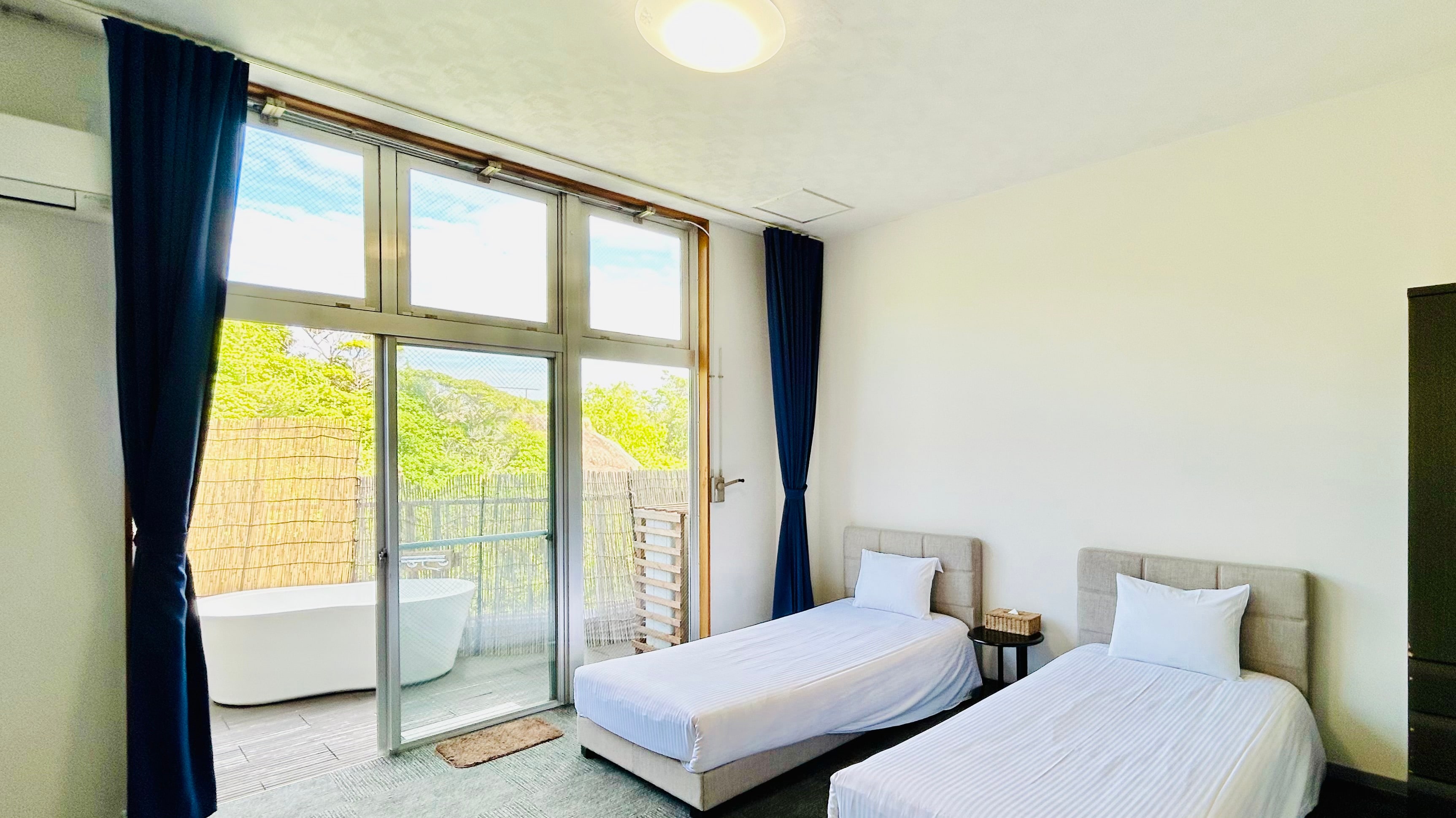 [Non-smoking] Western-style room with open-air bath