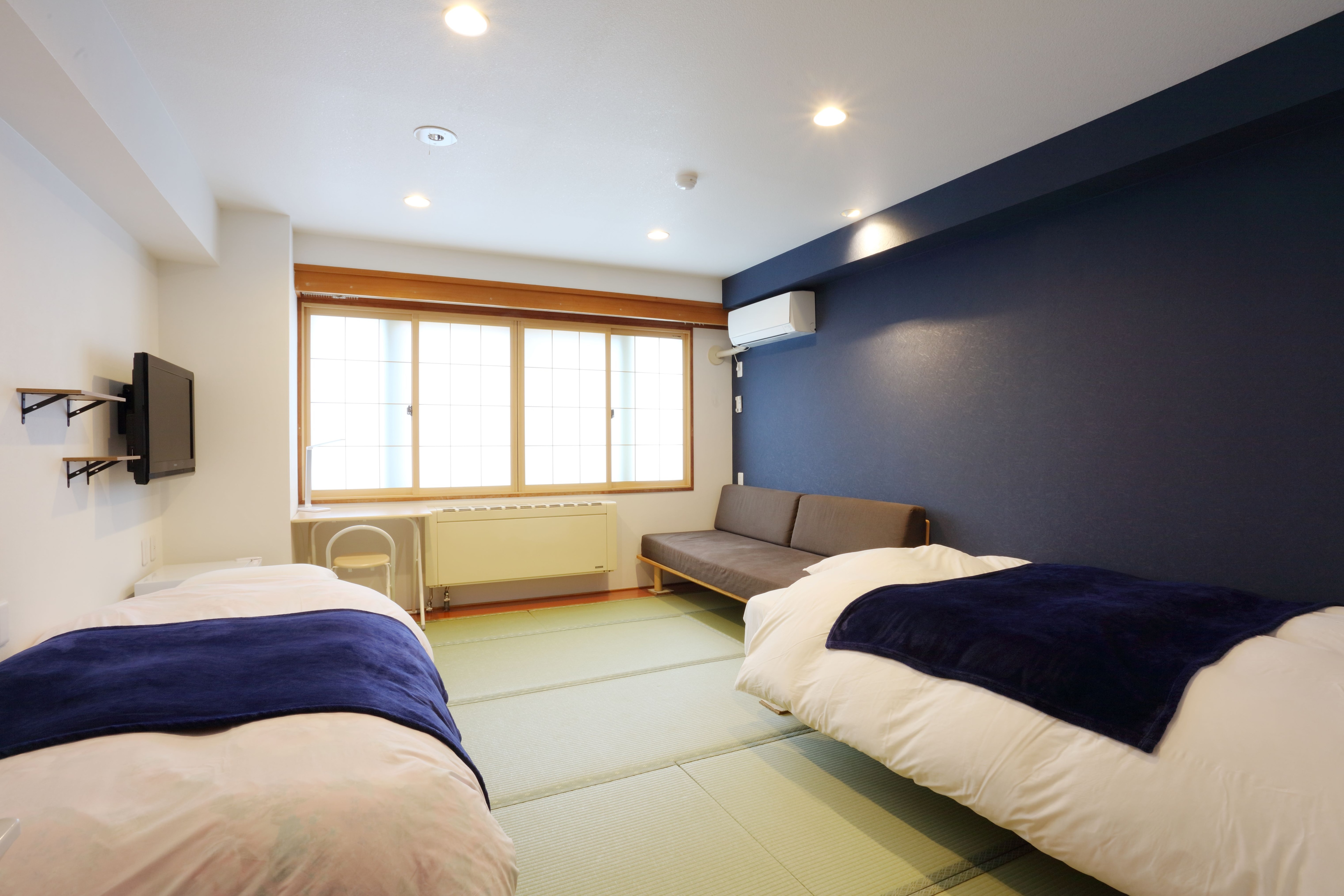 Japanese-Western style room, Room 305